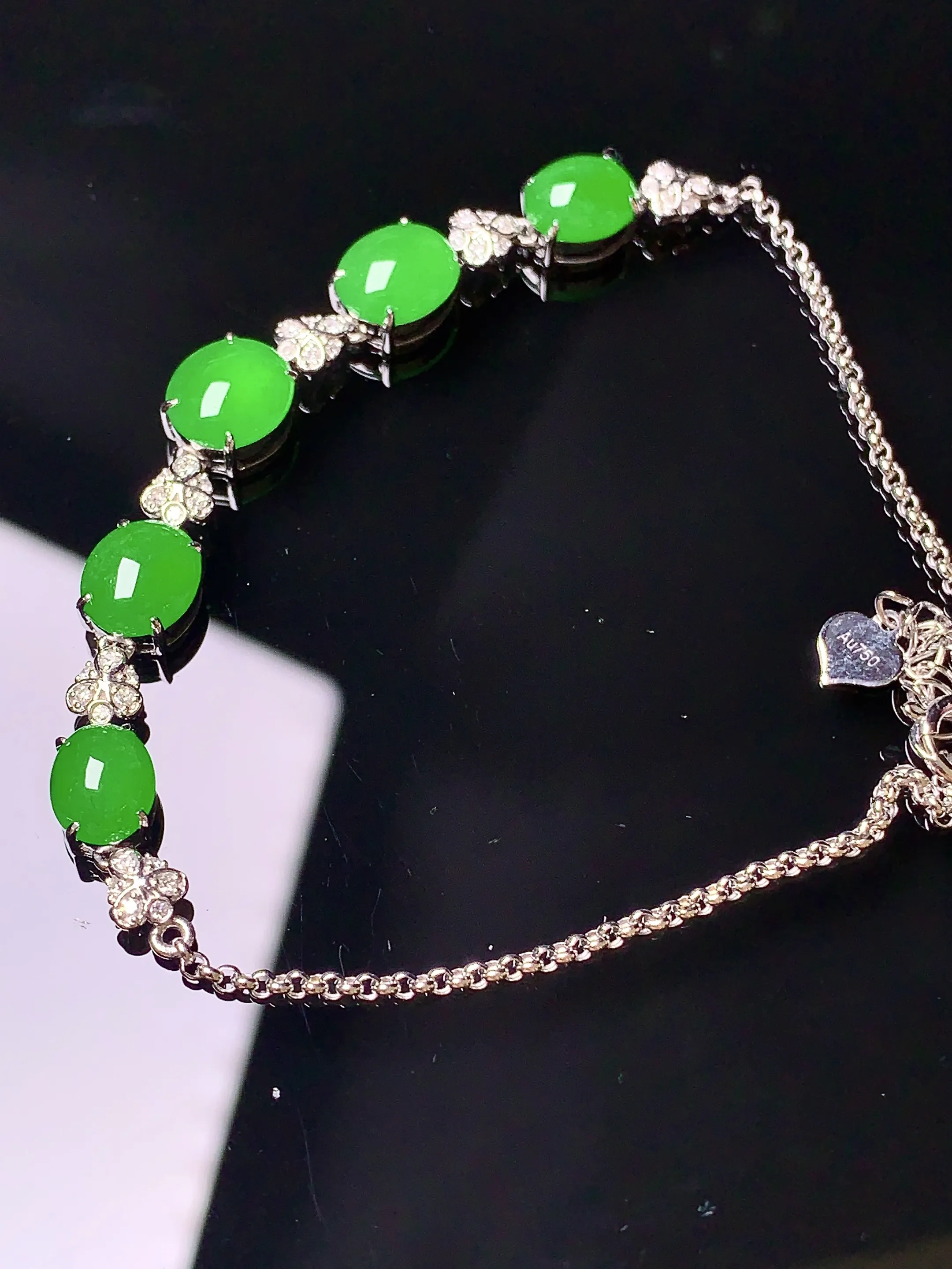 18k金钻镶嵌满绿蛋面手链 玉质细腻 色泽艳丽 整体尺寸66.6*6.6*4.7