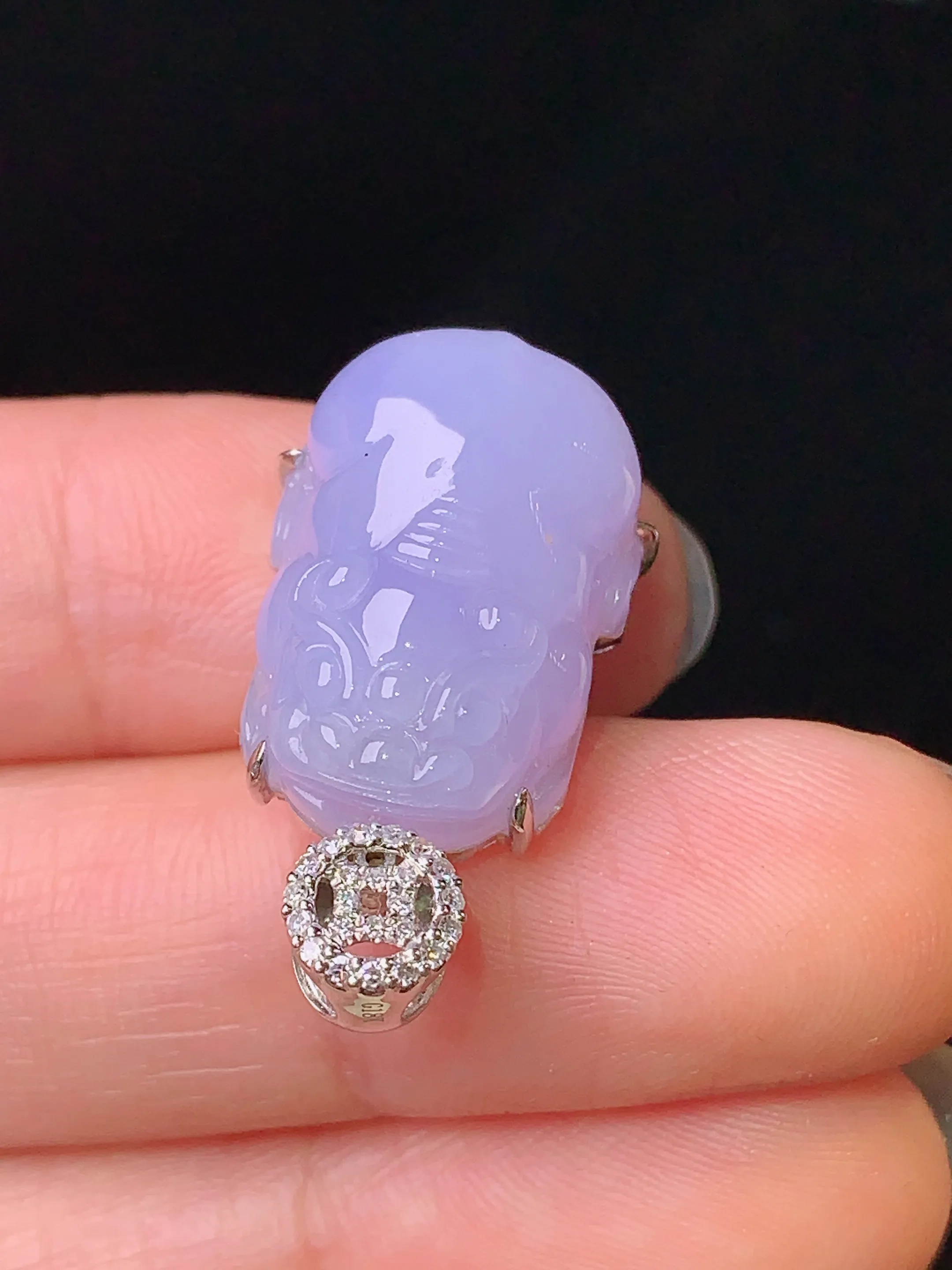 18k金钻镶嵌紫罗兰貔貅吊坠 玉质细腻 色泽艳丽 整体尺寸26*13.5*8.5