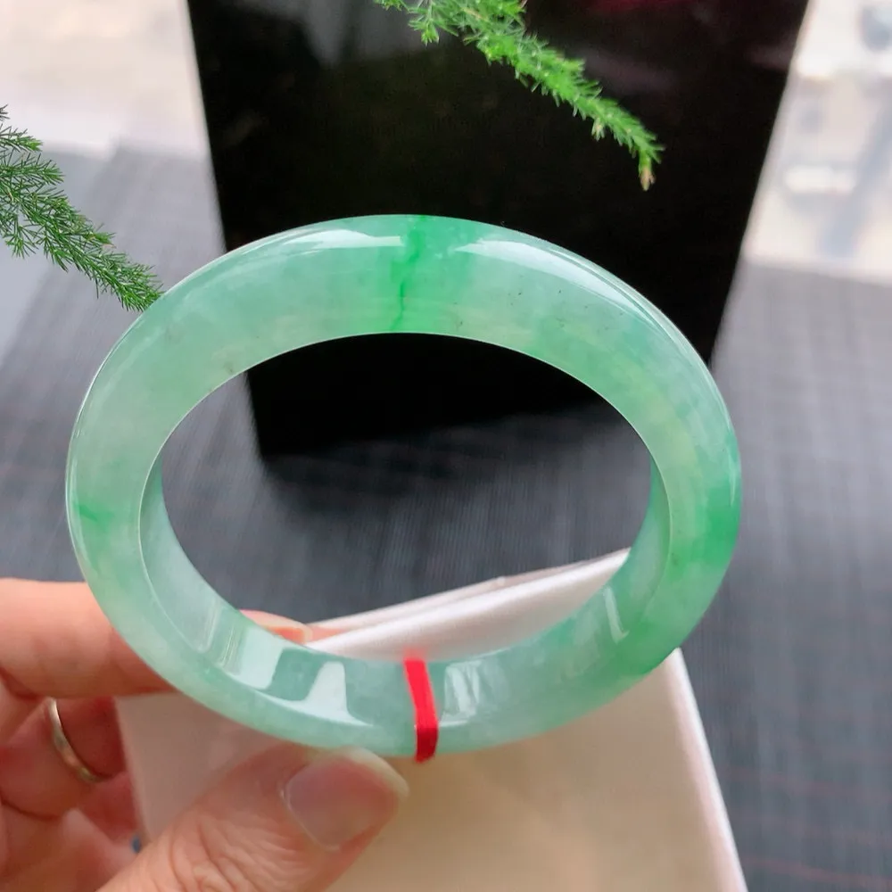 正圈高冰阳绿 无瑕 尺寸:56.7/11.5/8.6 种色俱佳