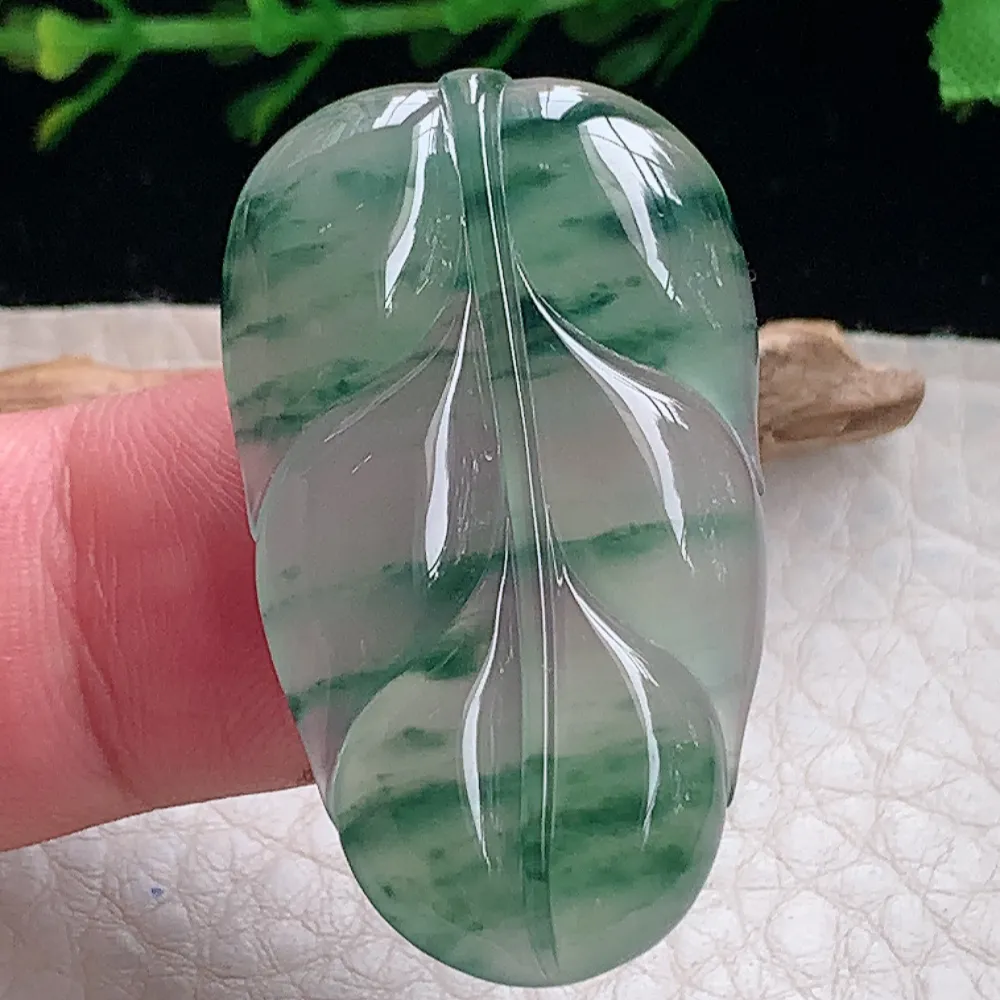 axm自然光38.5*23*4.6天然缅甸翡翠冰飘花饱满叶子 金枝玉叶玉吊坠 玉挂件