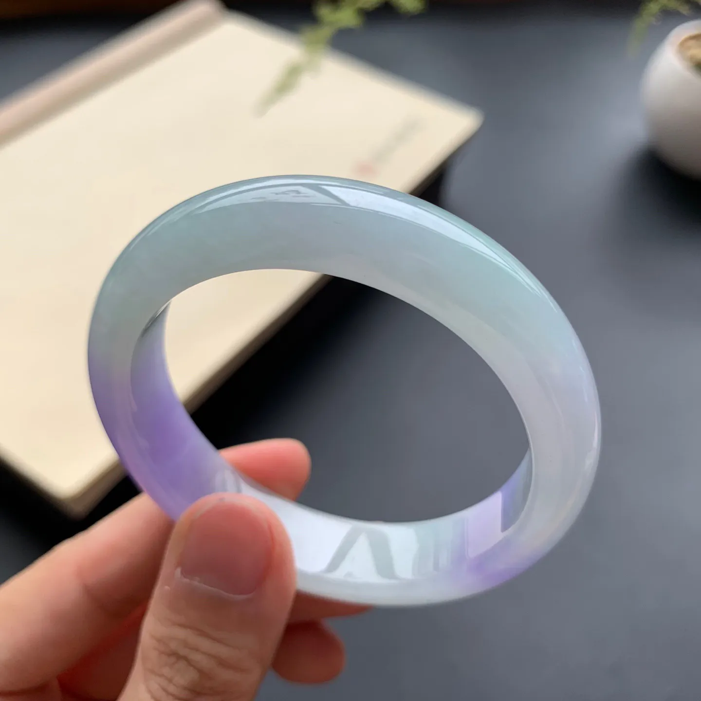 50圈口紫罗兰正圈手镯 尺寸：50-12.5-7.5，无纹裂，细腻光滑，色泽浓郁