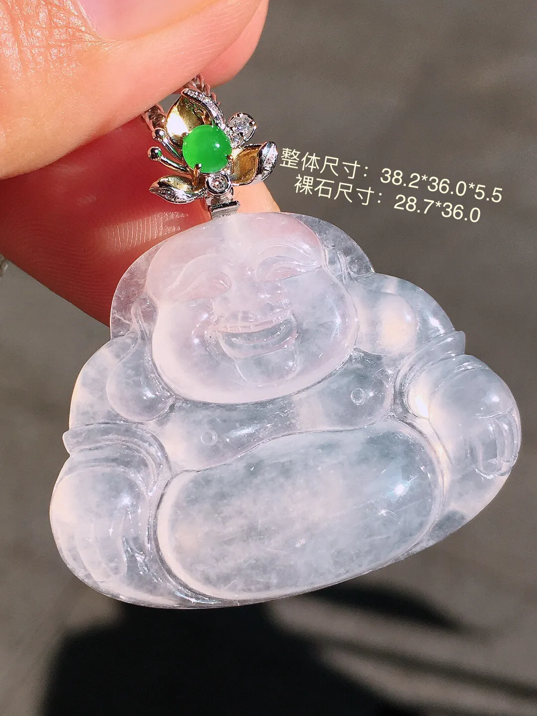 冰种佛公吊坠，玉质细腻，荧光感超
强，饱满圆润，尽显优雅气质，18k
金豪华镶嵌