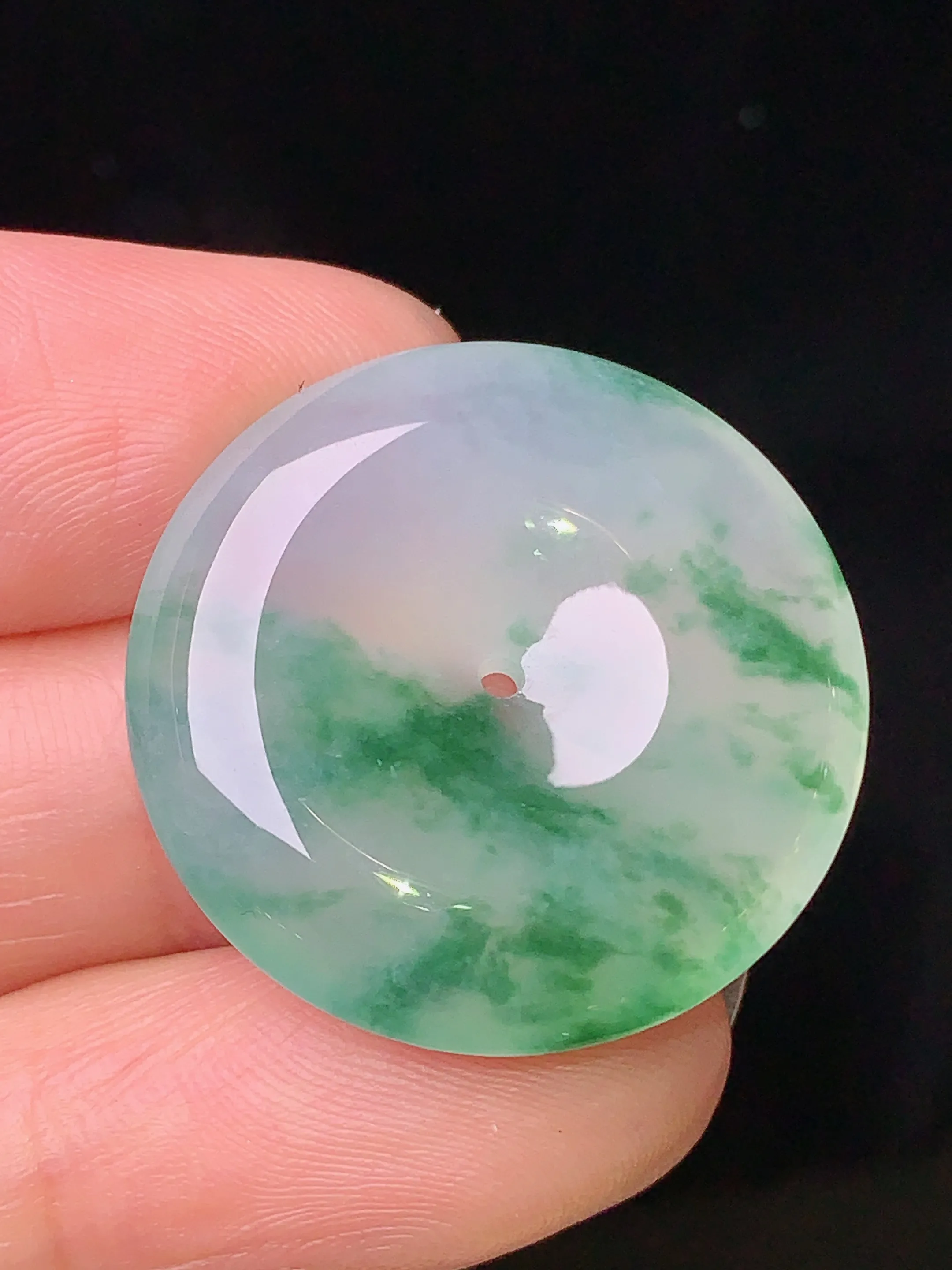 冰种飘绿平安扣吊坠 玉质细腻 色泽清新艳丽 整体尺寸25.5*5.6