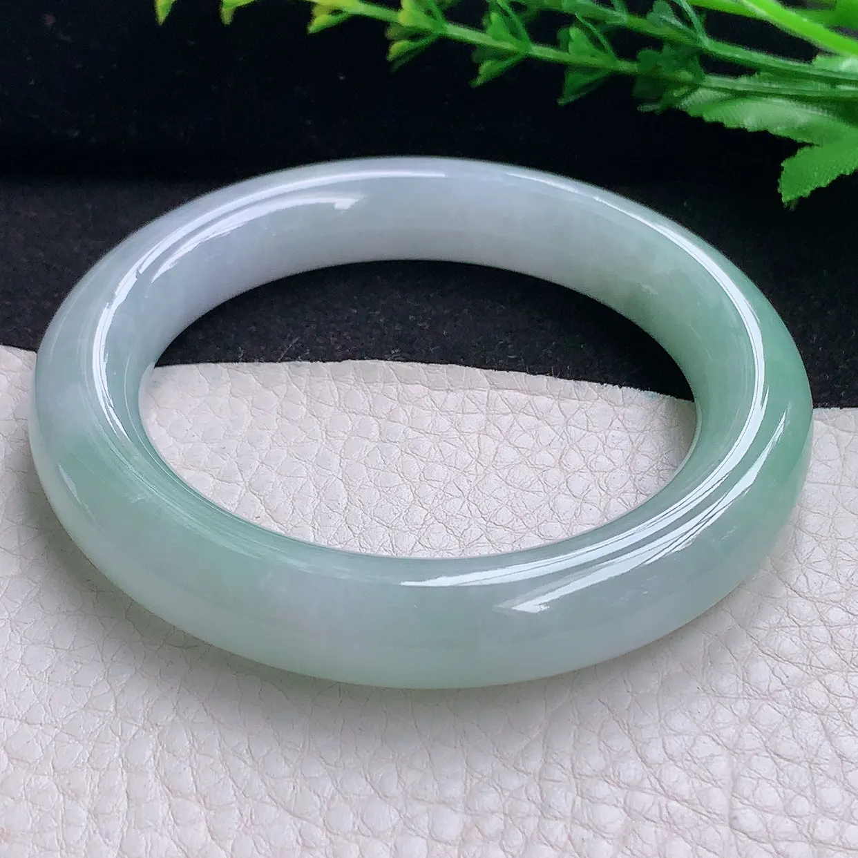 hy自然光57.5*12*11.6胖圆镯 天然缅甸翡翠a货飘绿清新圆条玉镯子 玉手环