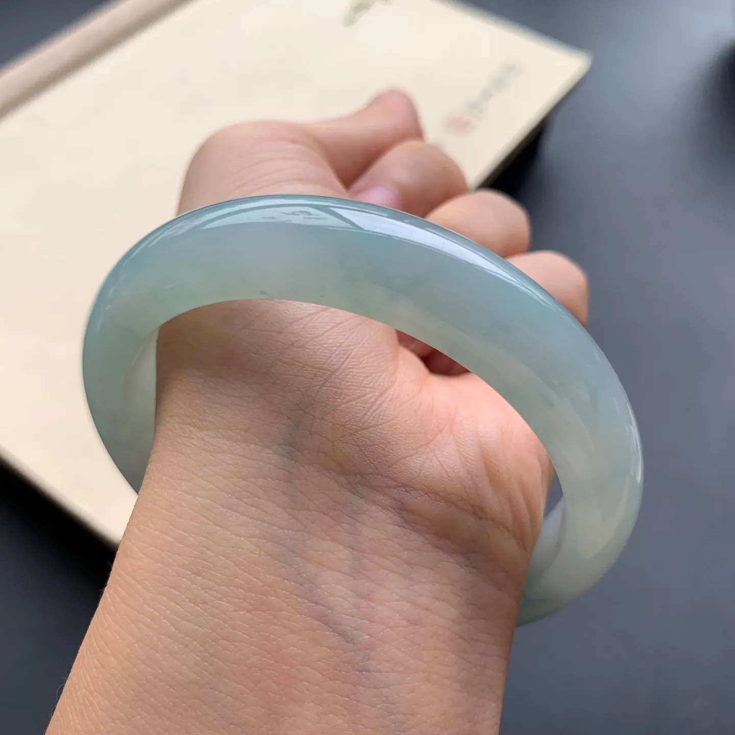 59圈口冰飘花正圈手镯 尺寸：59-12.8-8.5，无纹裂，水润起胶，细腻光滑