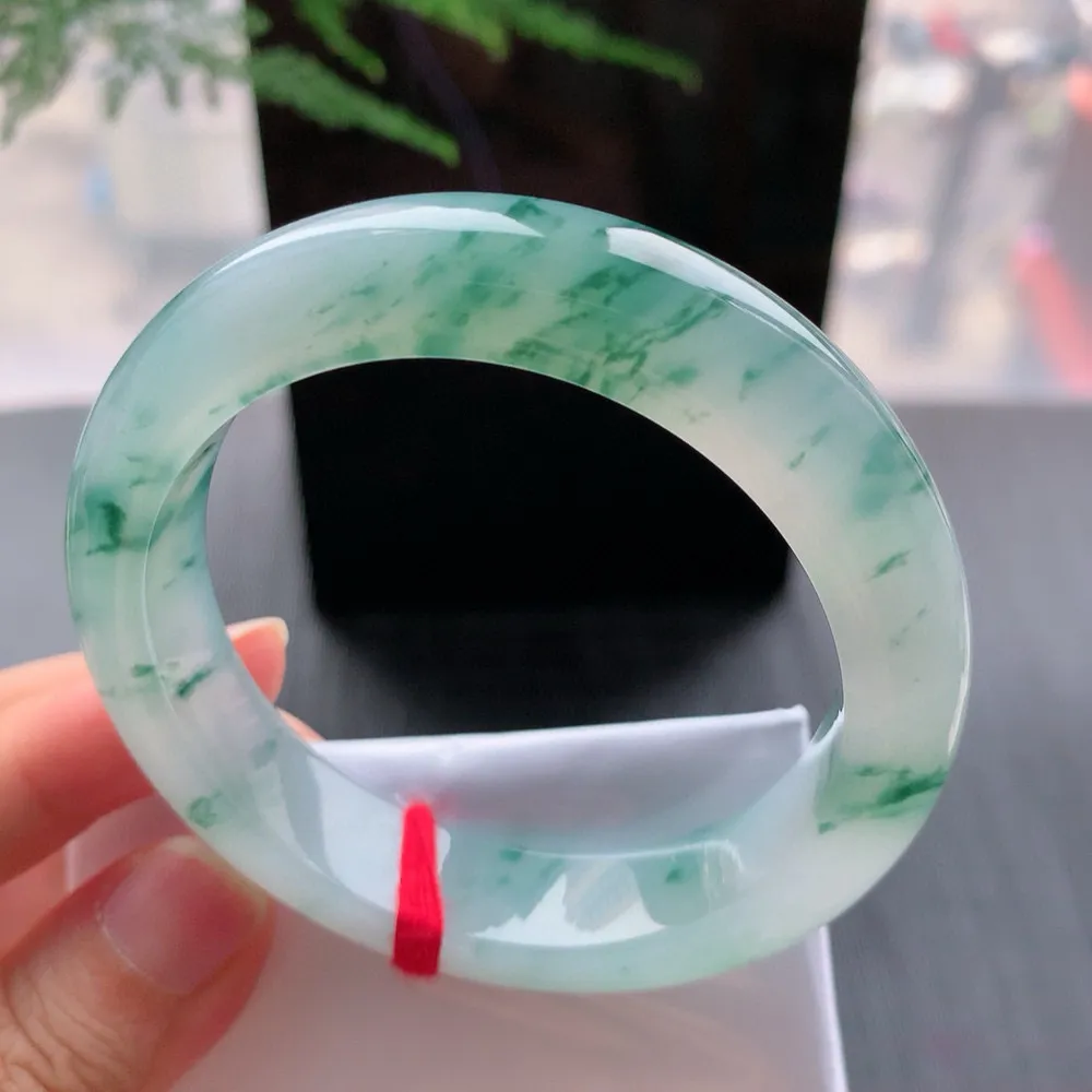 正圈高冰飘花 无瑕 尺寸:54.2/12.7/9.1 花美 种水好