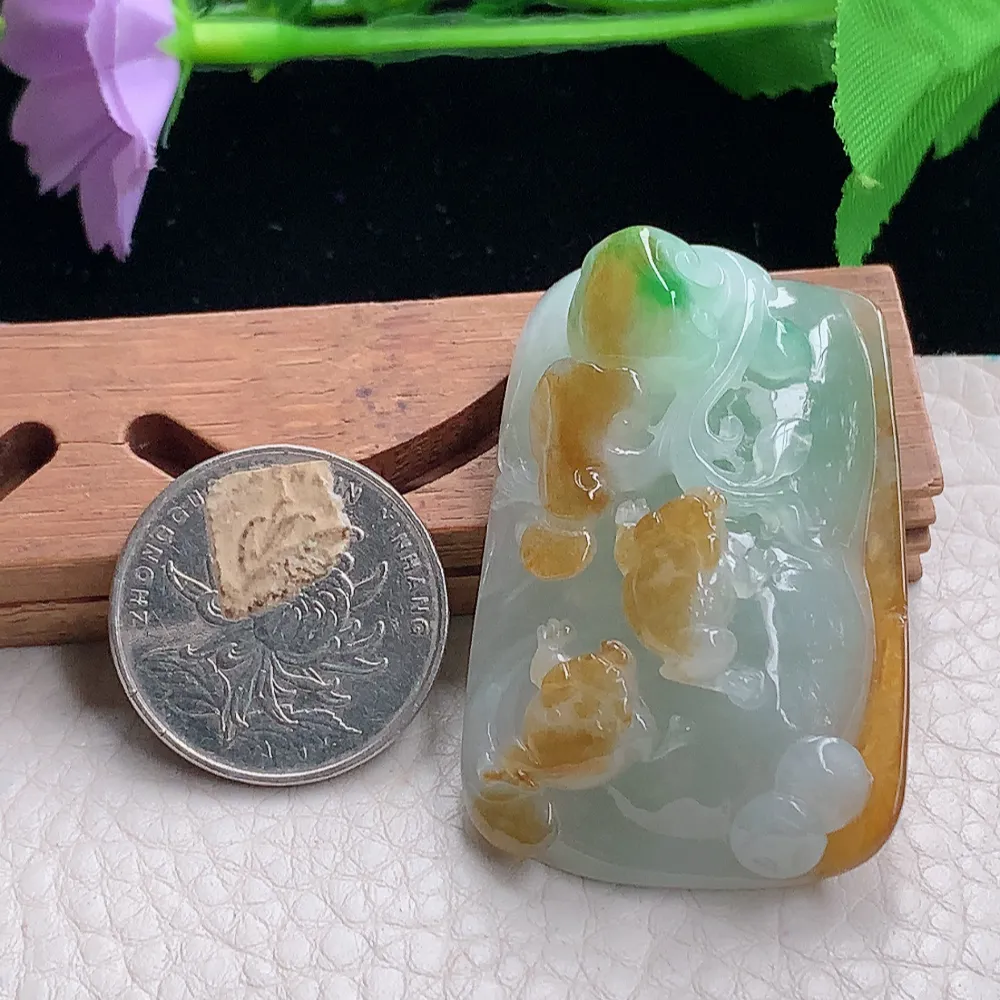 lz自然光47.6*32*17天然缅甸翡翠冰三彩呱呱来财玉吊坠 玉挂件