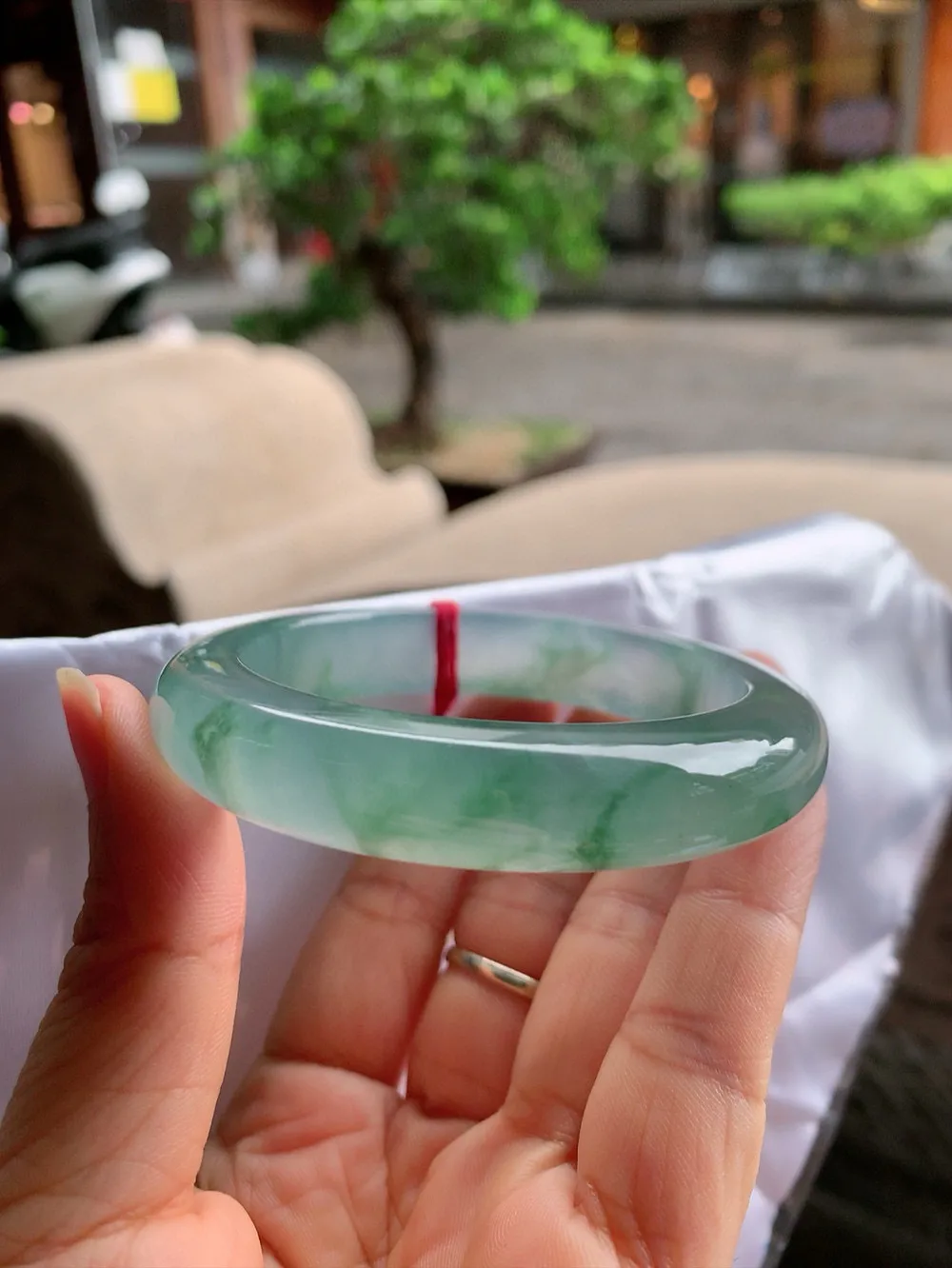 正圈冰玻飘花 无瑕 尺寸:55.2/12.5/9.3 花美 种水好