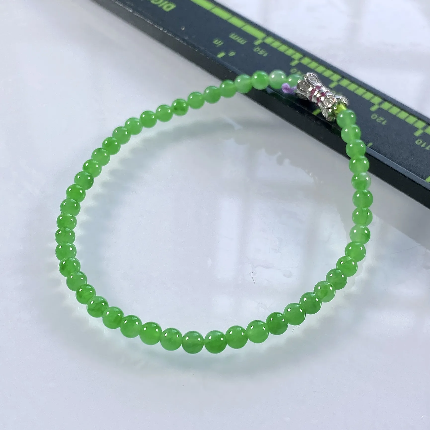 缅甸天然翡翠A货，卡3.5高冰种阳绿冰绿小米珠小圆珠手串手链，尺寸：3.5mm/48颗，长度173mm，重量：4.21g