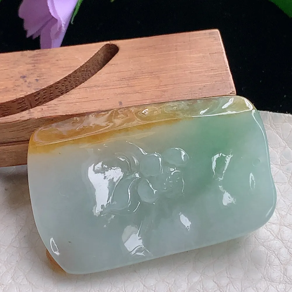 lz自然光47.6*32*17天然缅甸翡翠冰三彩呱呱来财玉吊坠 玉挂件