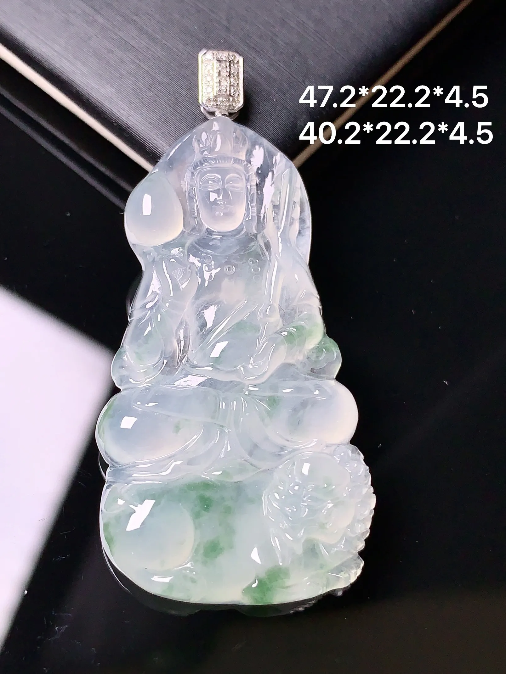 18k金钻镶嵌飘绿观音吊坠 玉质细腻 色泽艳丽 整体尺寸47.2*22.2*4.5