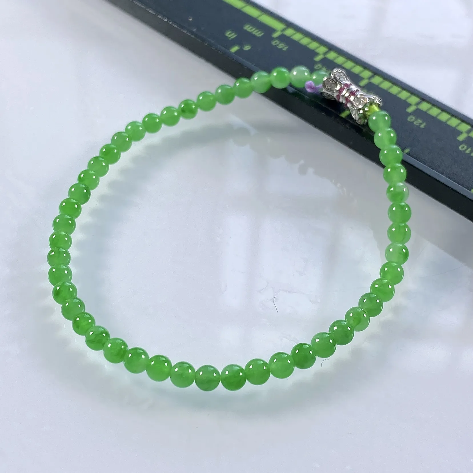 缅甸天然翡翠A货，卡3.5高冰种阳绿冰绿小米珠小圆珠手串手链，尺寸：3.5mm/48颗，长度173mm，重量：4.21g