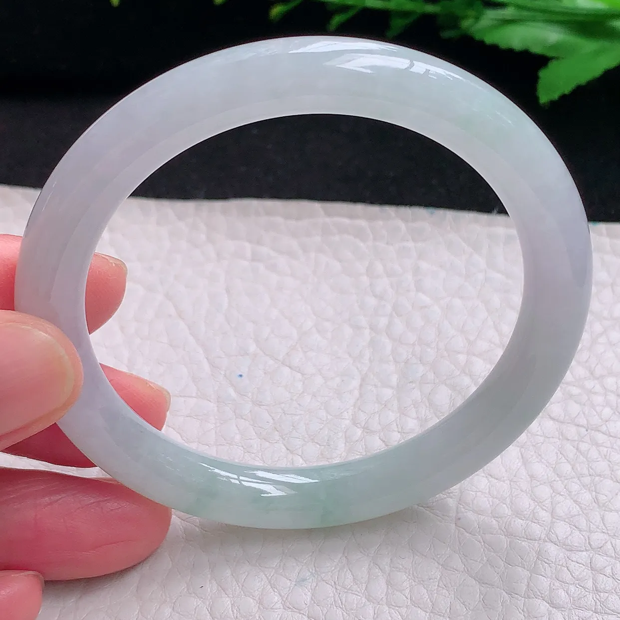 n自然光54.5*8.3美人镯 天然缅甸翡翠a货冰飘花清秀圆条玉镯子 叮当镯