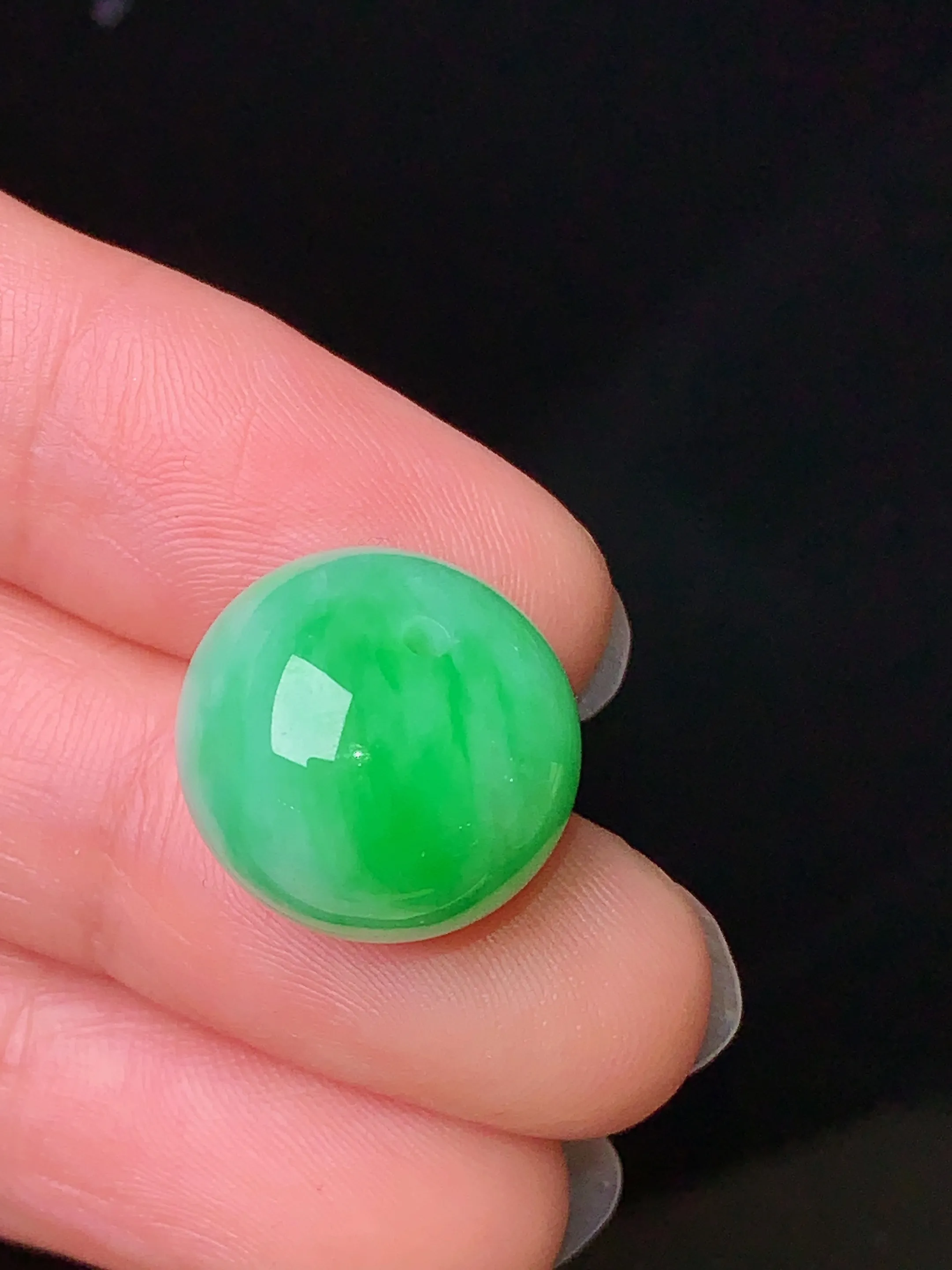 翠绿路路通吊坠 玉质细腻 色泽艳丽 整体尺寸15.3*12.2