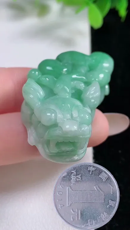 翡翠a货满绿貔貅吊坠，尺寸42.8-21.5-13.5，重:28.14g