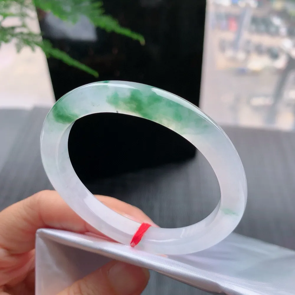 贵妃冰玻飘花 微纹 尺寸:52.3/45/8.4/7 花美 种水好