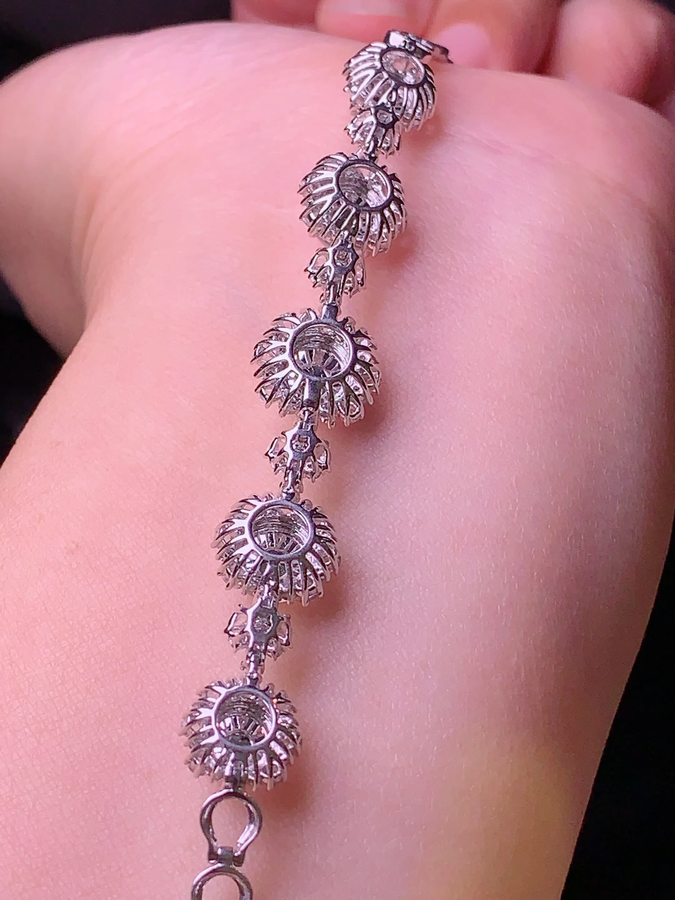 18k金钻镶嵌玻璃种蛋面手链 玉质细腻 色泽清新艳丽 整体尺寸73.5*10.5*7