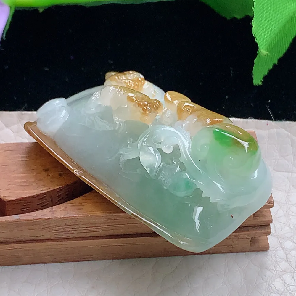 lz自然光47.6*32*17天然缅甸翡翠冰三彩呱呱来财玉吊坠 玉挂件