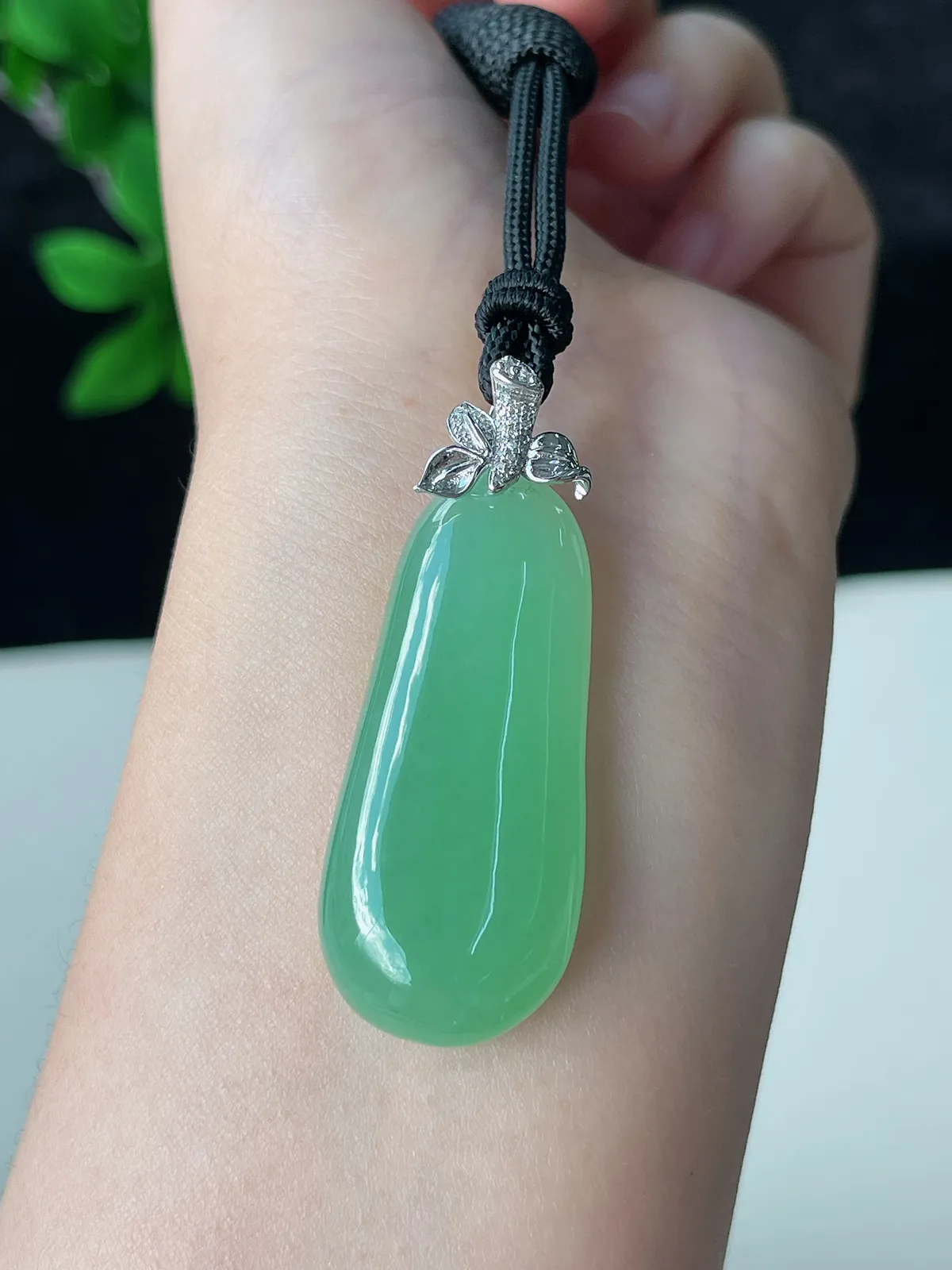 翡翠冰糯种浅绿色胶胶润润福瓜