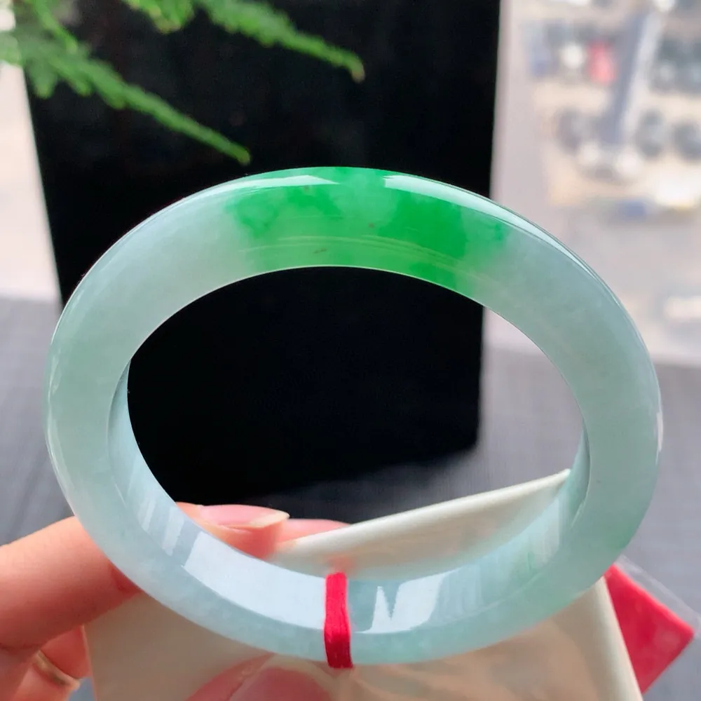 正圈冰阳绿 无瑕 尺寸:56.6/10.9/8.8 种色兼备