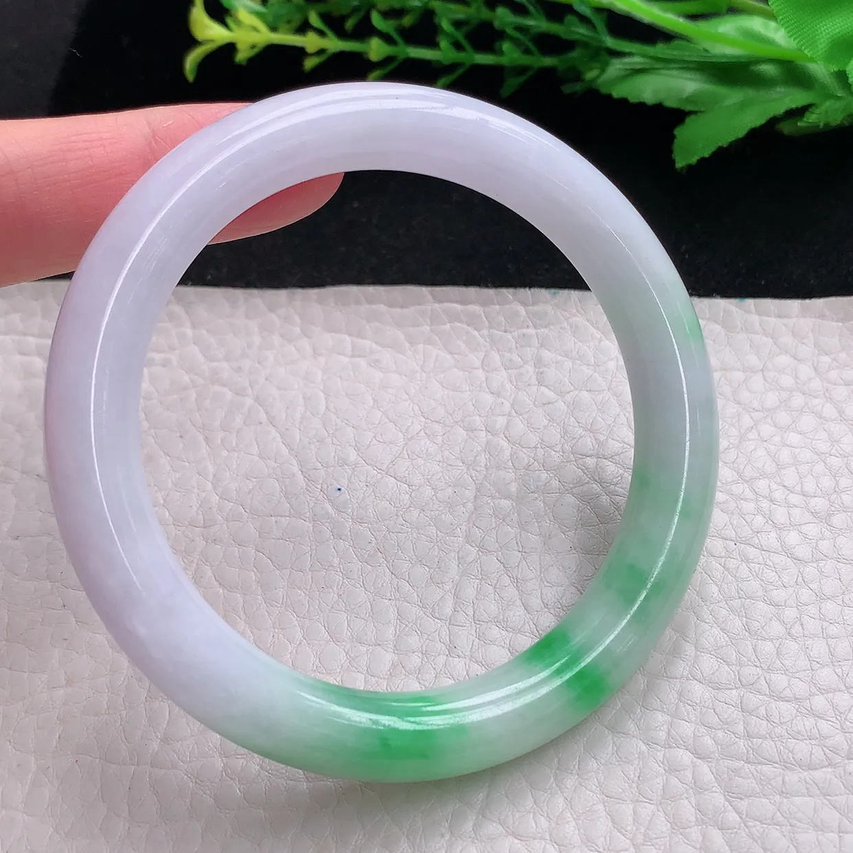 yh自然光59*10.3*9.6美人镯 天然缅甸翡翠a货飘阳绿高雅圆条玉镯子 玉手环