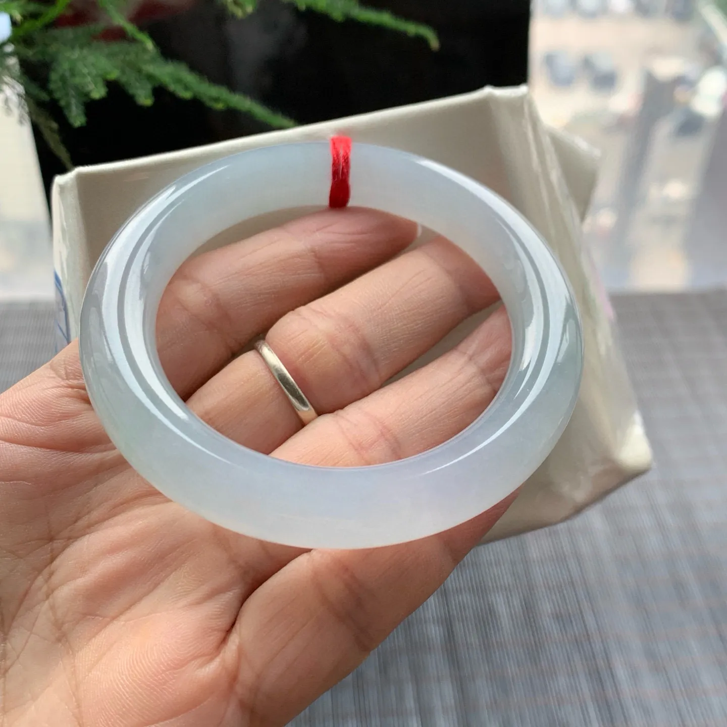 圆条高冰淡紫 无瑕 尺寸:54.7/10.4/10.7 胶感十足