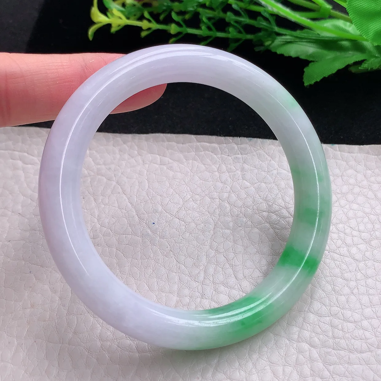 yh自然光59*10.3*9.6美人镯 天然缅甸翡翠a货飘阳绿高雅圆条玉镯子 玉手环