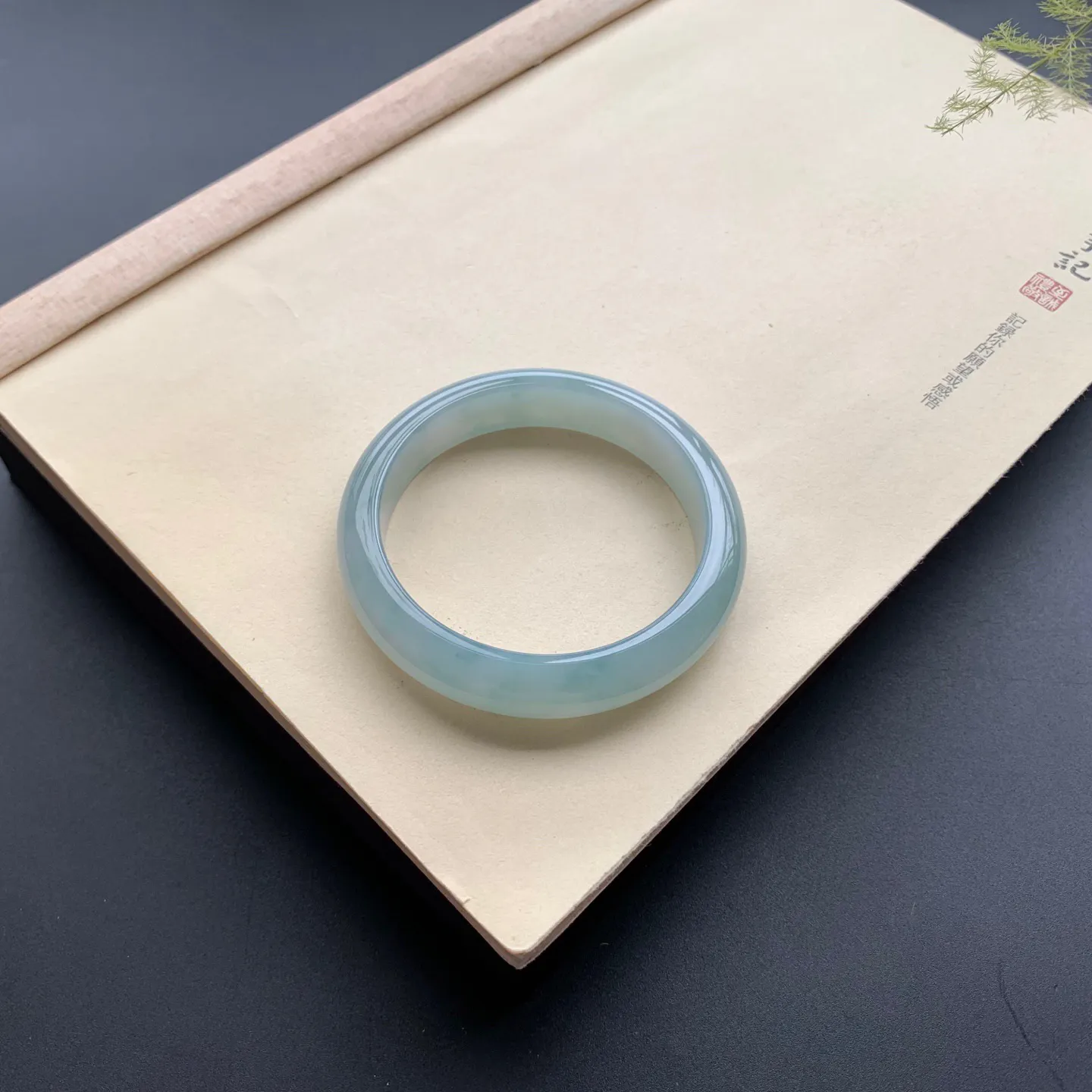 59圈口冰飘花正圈手镯 尺寸：59-12.8-8.5，无纹裂，水润起胶，细腻光滑