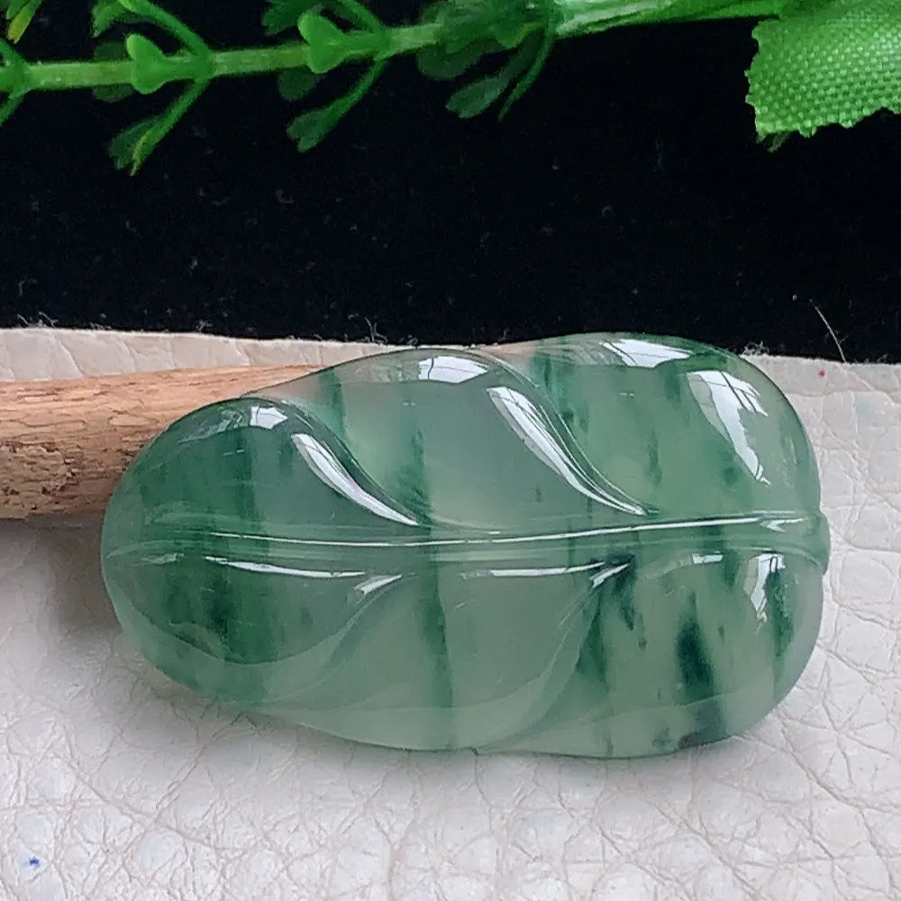 axm自然光38.5*23*4.6天然缅甸翡翠冰飘花饱满叶子 金枝玉叶玉吊坠 玉挂件