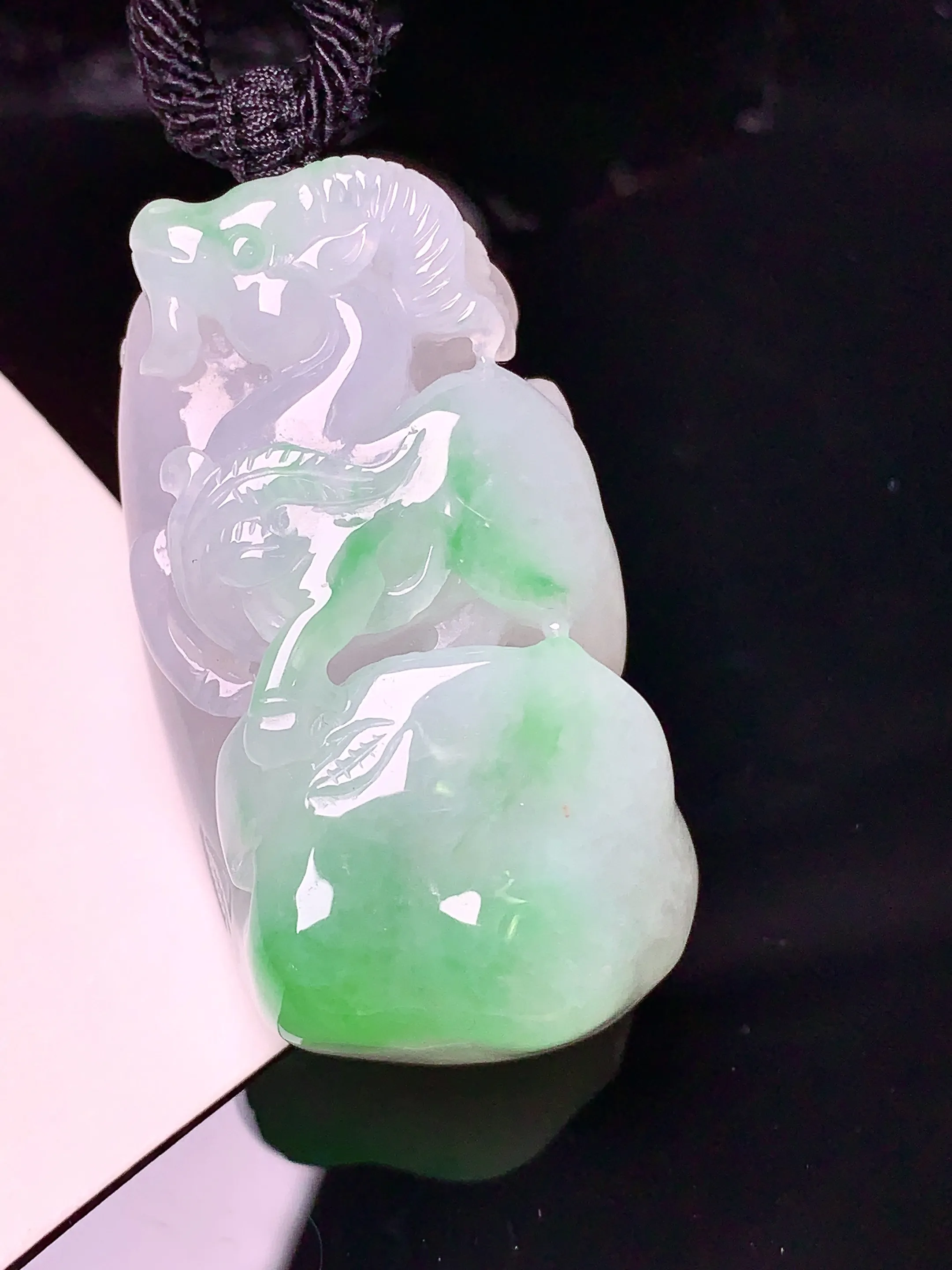 飘绿生肖羊吊坠 玉质细腻 色泽清新艳丽 整体尺寸40.5*20.5*13.5