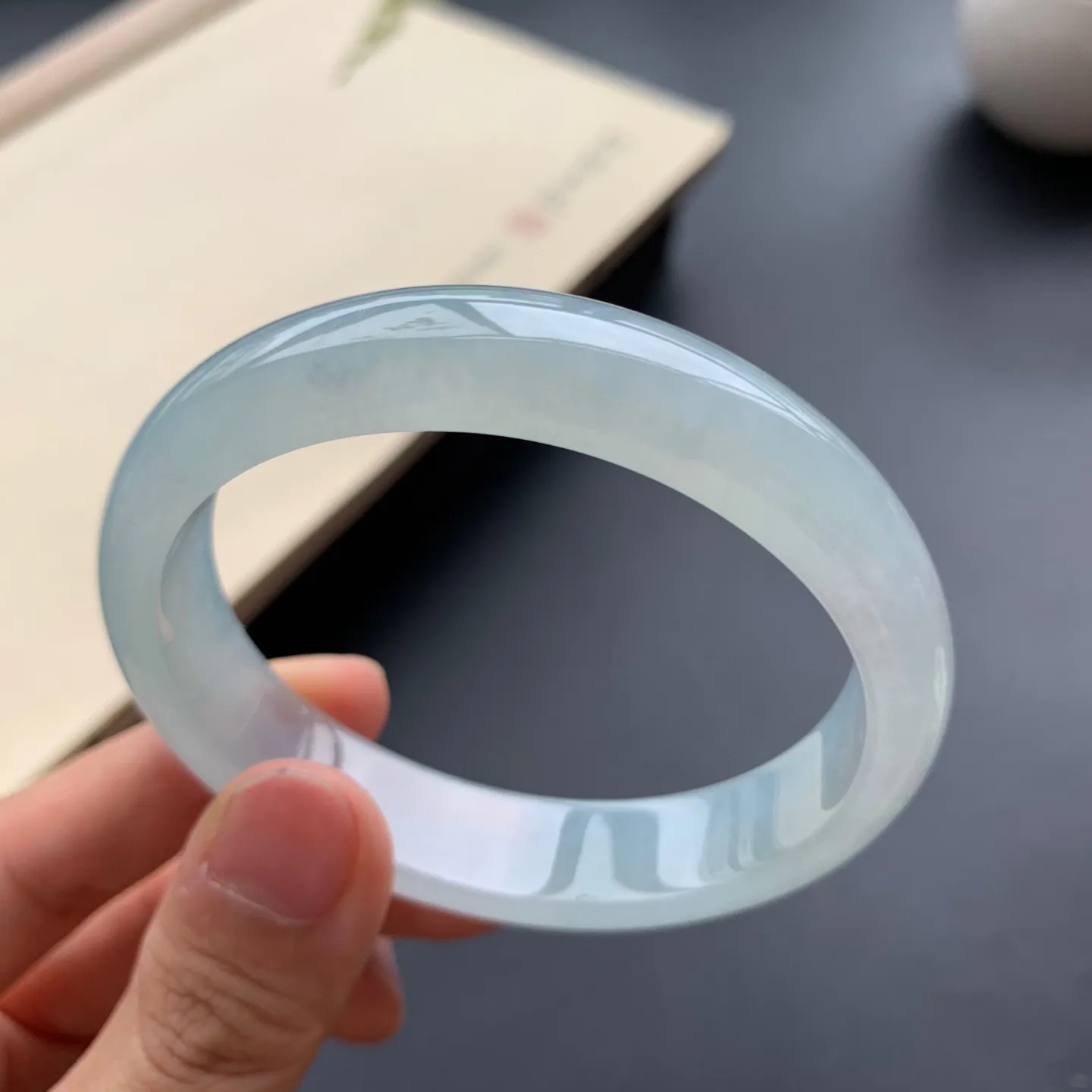 55圈口冰种贵妃手镯 尺寸：55-48.5-13-6.8，无纹裂，水润起胶，白净透亮