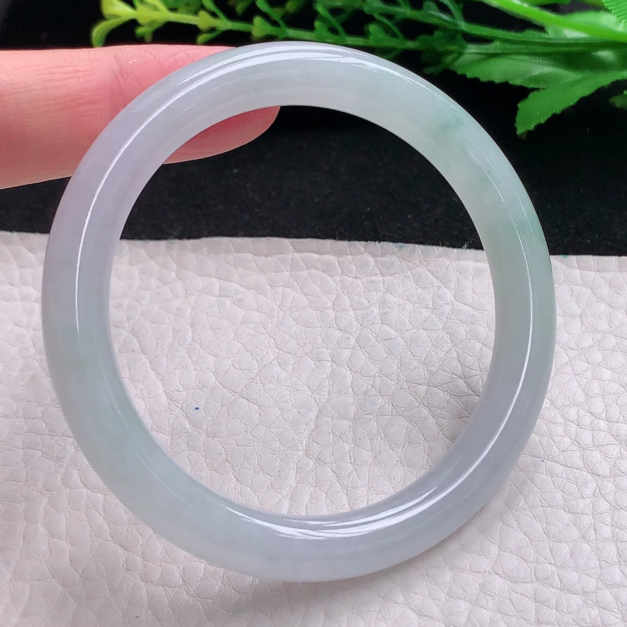 n自然光54.5*8.3美人镯 天然缅甸翡翠a货冰飘花清秀圆条玉镯子 叮当镯