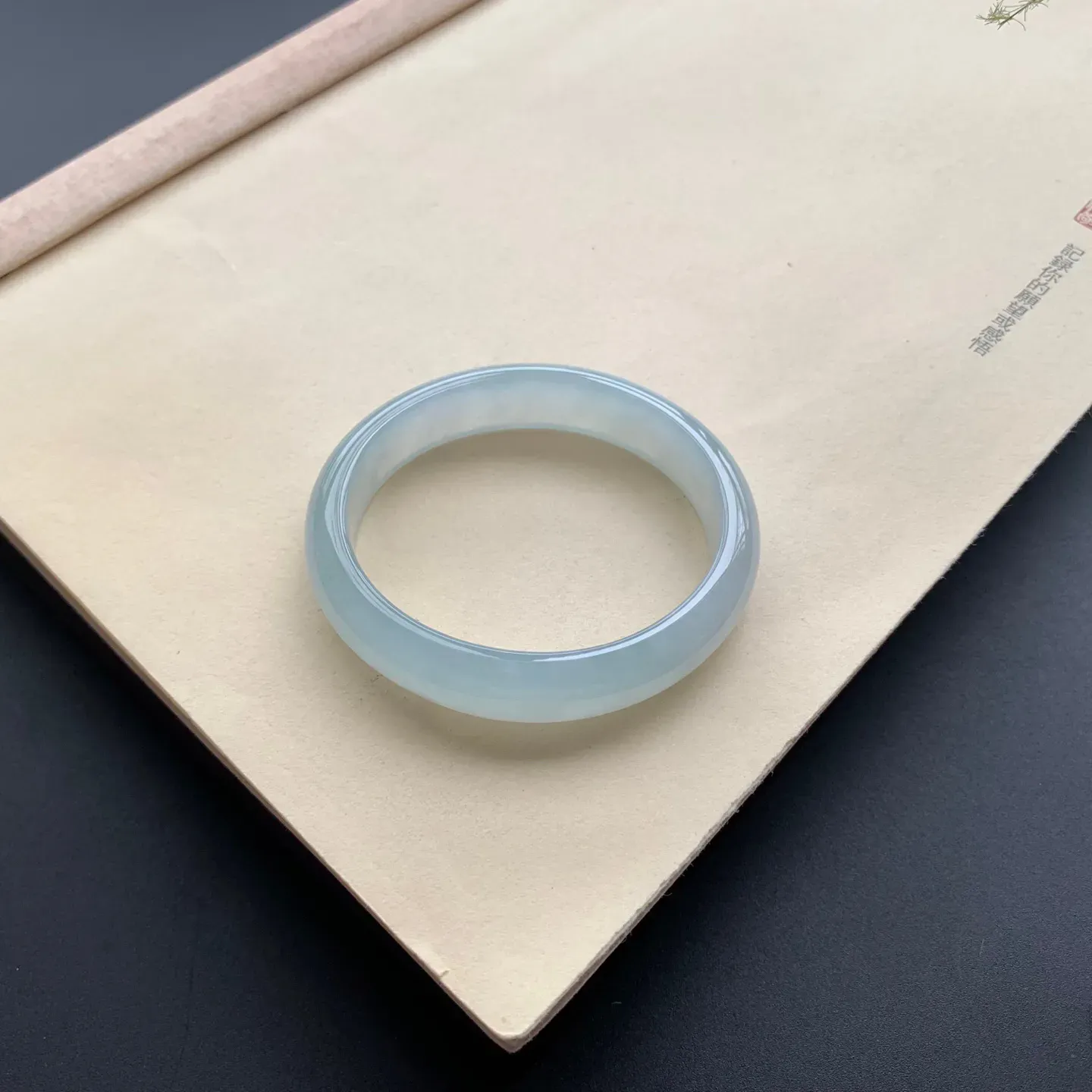 55圈口冰种贵妃手镯 尺寸：55-48.5-13-6.8，无纹裂，水润起胶，白净透亮