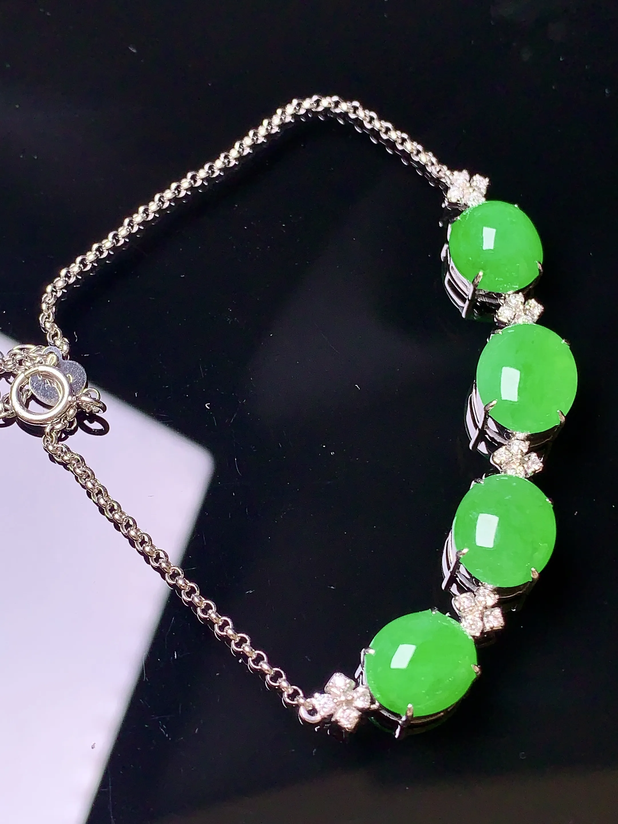 18k金钻镶嵌满绿蛋面手链 玉质细腻 色泽艳丽 整体尺寸60*8.2*6