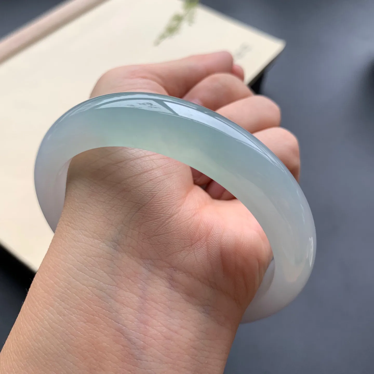60.3圈口冰晴底正圈手镯 尺寸：60.3-13.3-8.5，无纹裂，水润光滑，细腻起胶