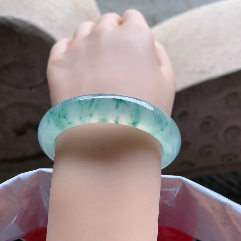 正圈冰玻飘花 无瑕 尺寸:53.4/12.1/8.7 花美 种水好🥰🥰