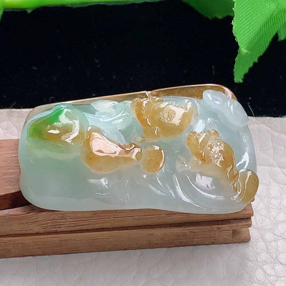 lz自然光47.6*32*17天然缅甸翡翠冰三彩呱呱来财玉吊坠 玉挂件