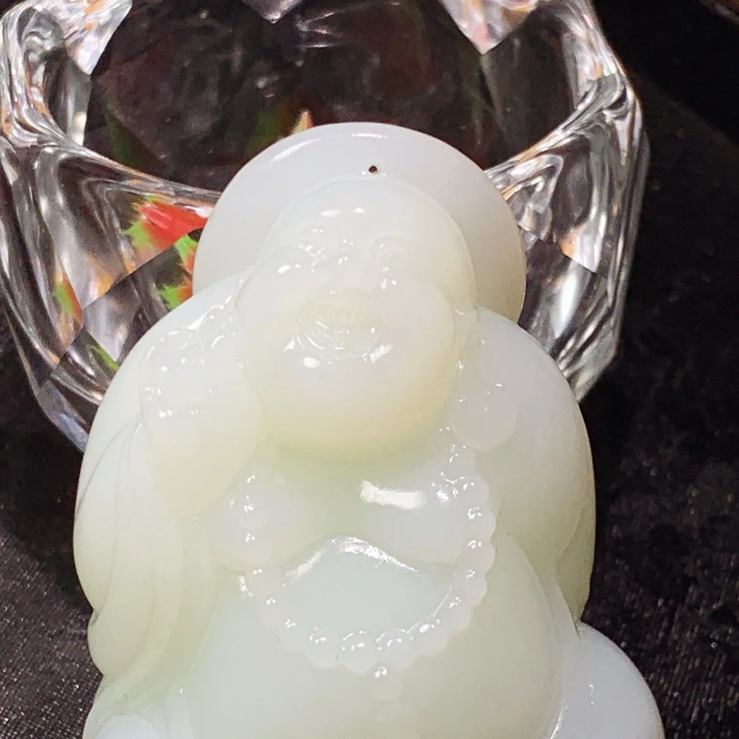 新疆和田玉羊脂白佛引福来弥勒佛把件。尺寸66/47/27重117克。玉质细腻油润。手推出油。佩戴高端典雅。lt251104