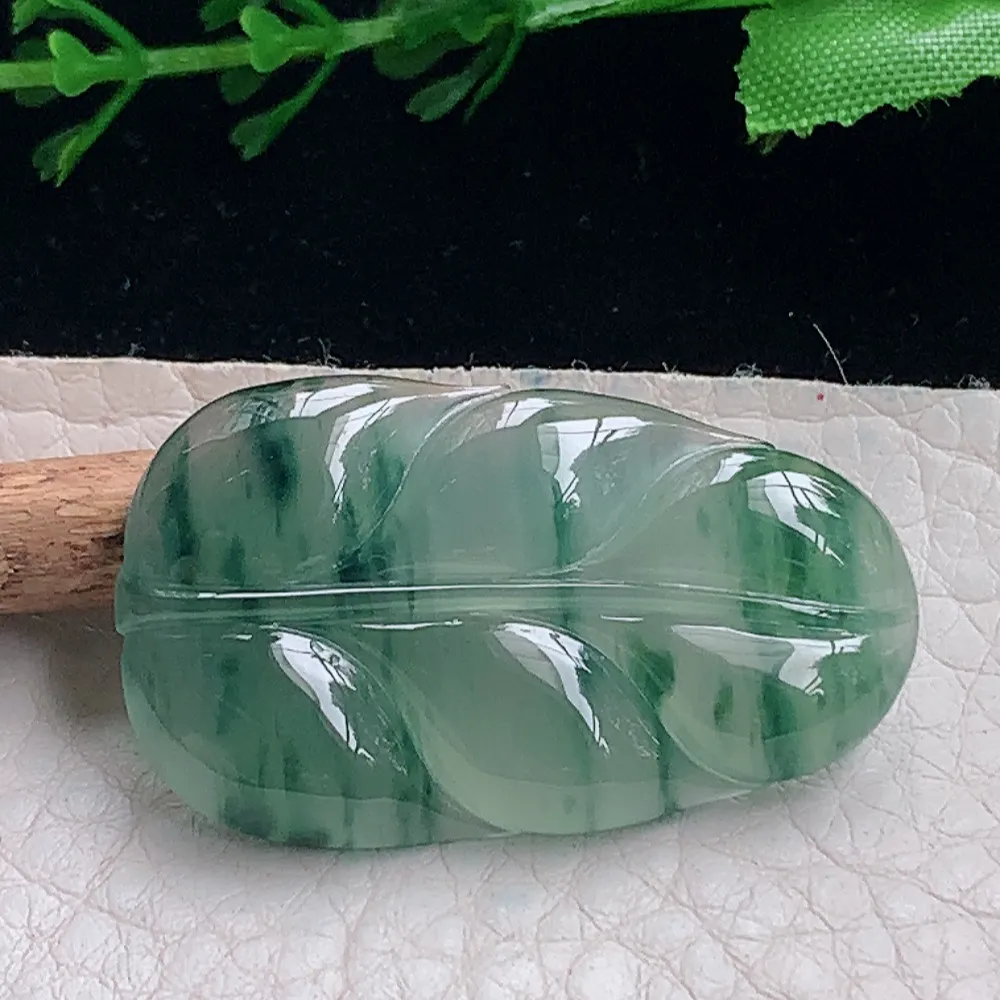 axm自然光38.5*23*4.6天然缅甸翡翠冰飘花饱满叶子 金枝玉叶玉吊坠 玉挂件