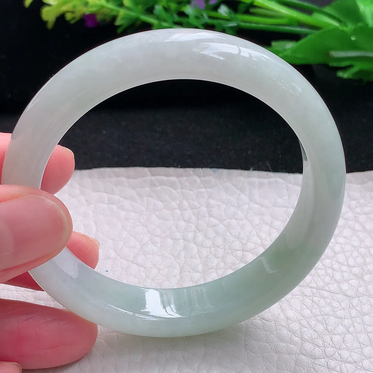 yw5自然光55.5*12.6*7.8平安镯 天然缅甸翡翠a货浅绿宽边玉镯子 玉手环