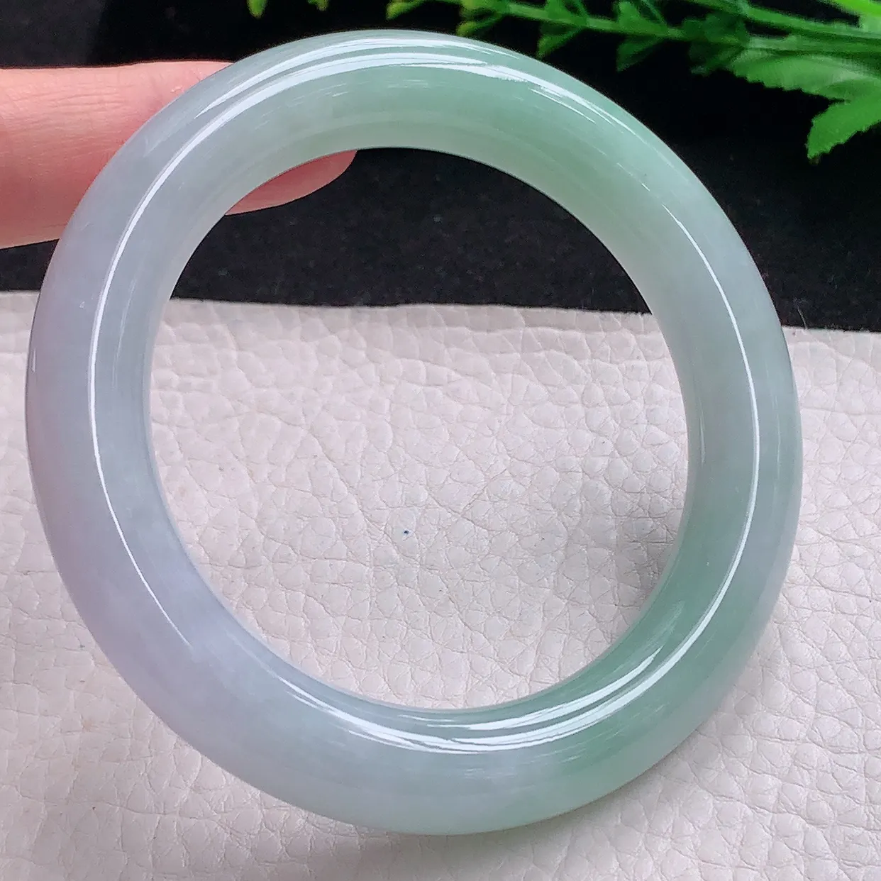 hy自然光57.5*12*11.6胖圆镯 天然缅甸翡翠a货飘绿清新圆条玉镯子 玉手环