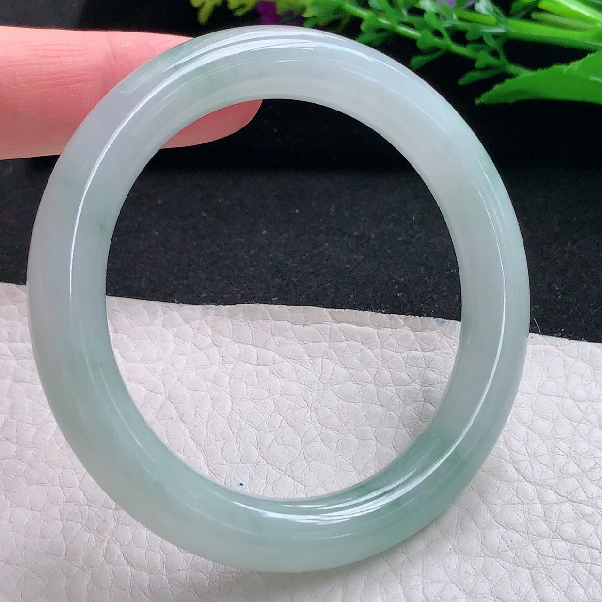 r自然光55*10*9.5美人镯 天然缅甸翡翠a货冰飘花圆条玉镯子 玉手环