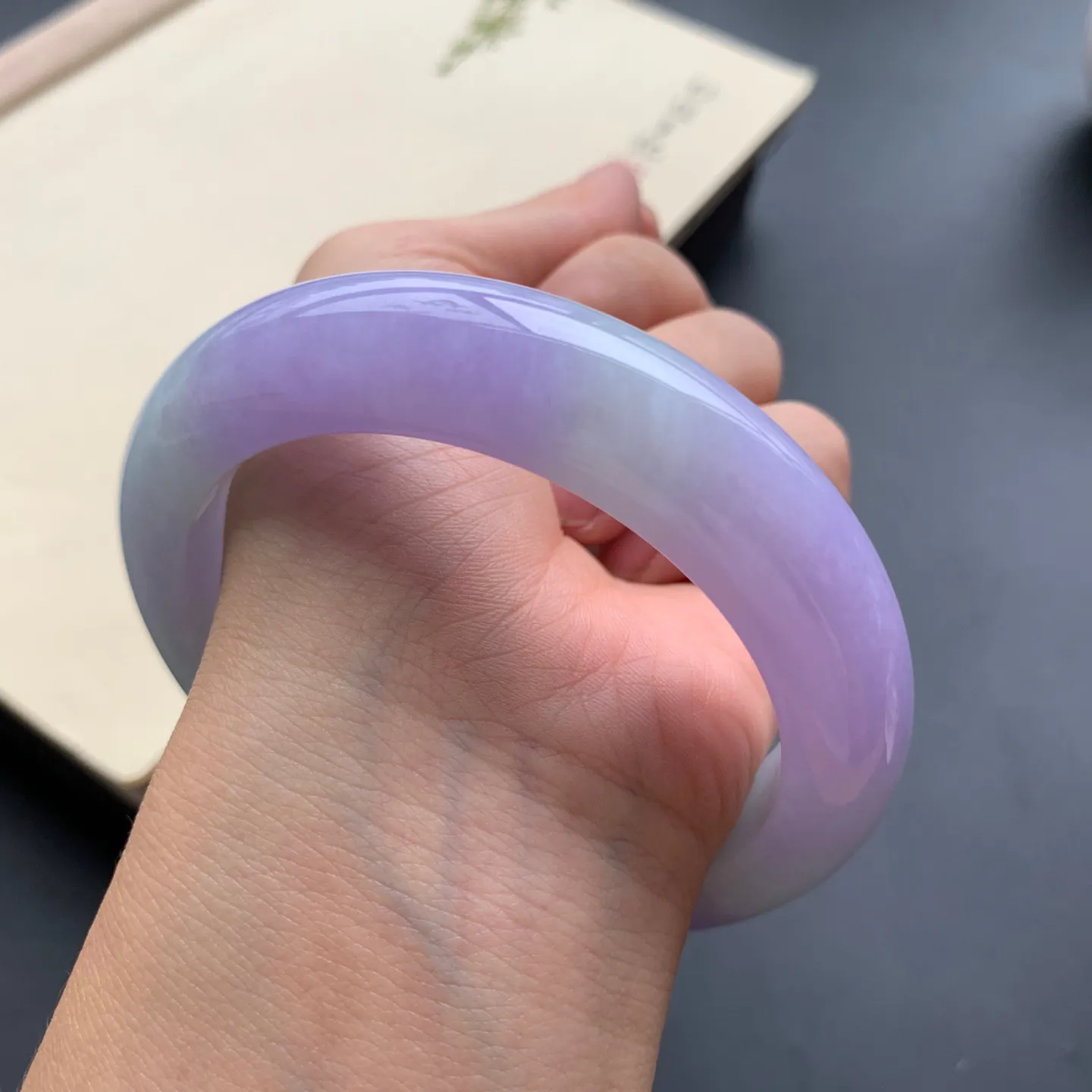 60.5圈口紫罗兰正圈手镯 尺寸：60.5-14-10，无纹裂，色泽仙美，版型厚装