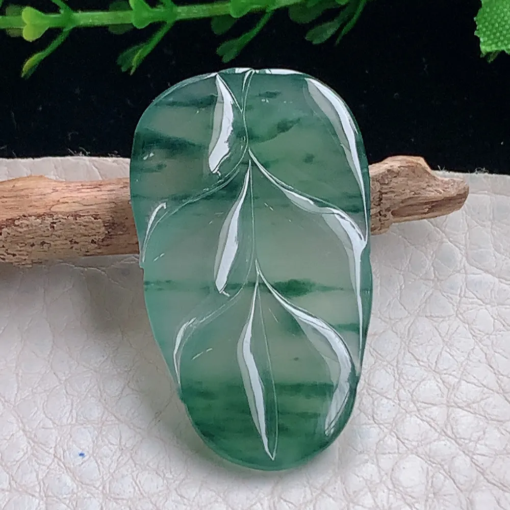 axm自然光38.5*23*4.6天然缅甸翡翠冰飘花饱满叶子 金枝玉叶玉吊坠 玉挂件