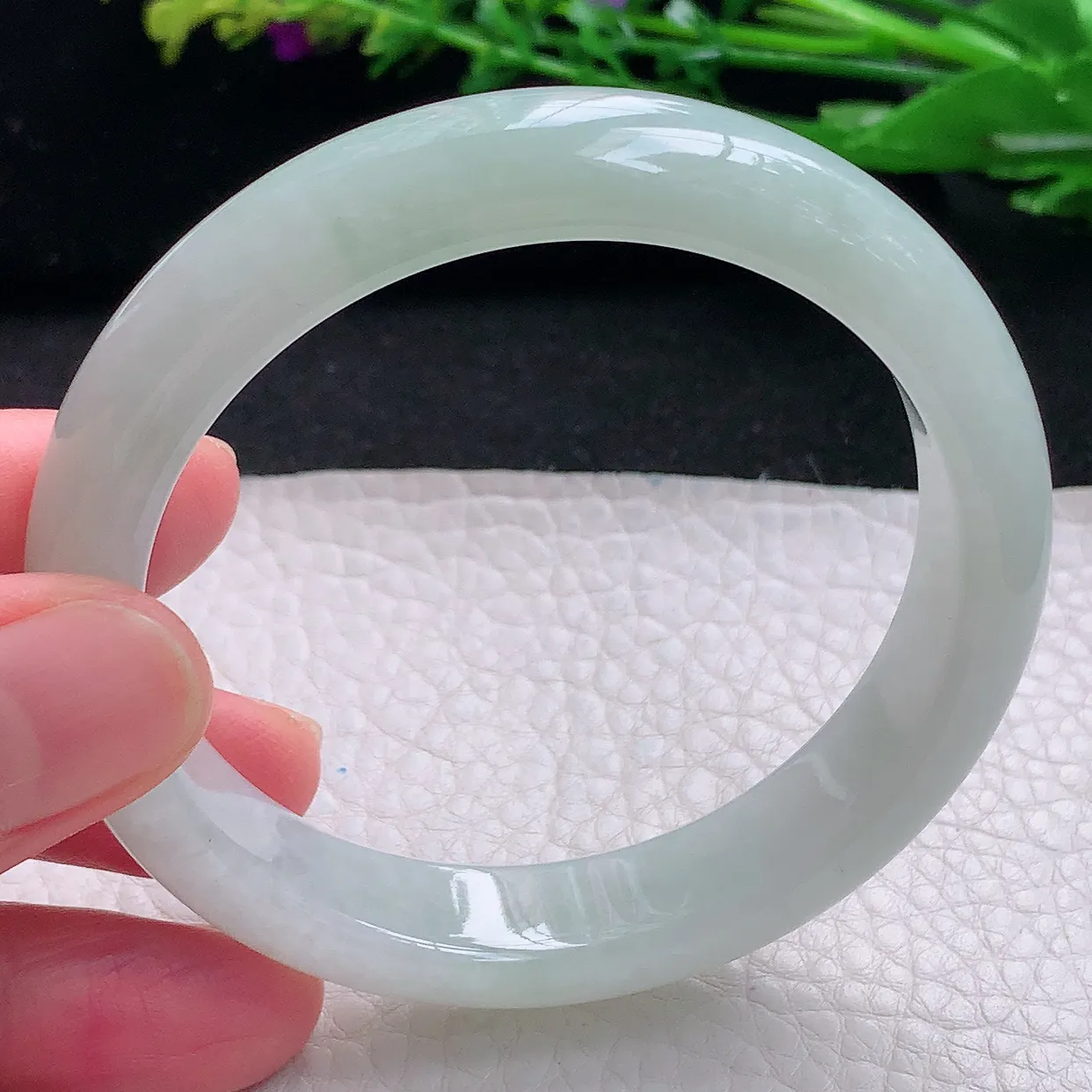 yw5自然光55.5*12.6*7.8平安镯 天然缅甸翡翠a货浅绿宽边玉镯子 玉手环