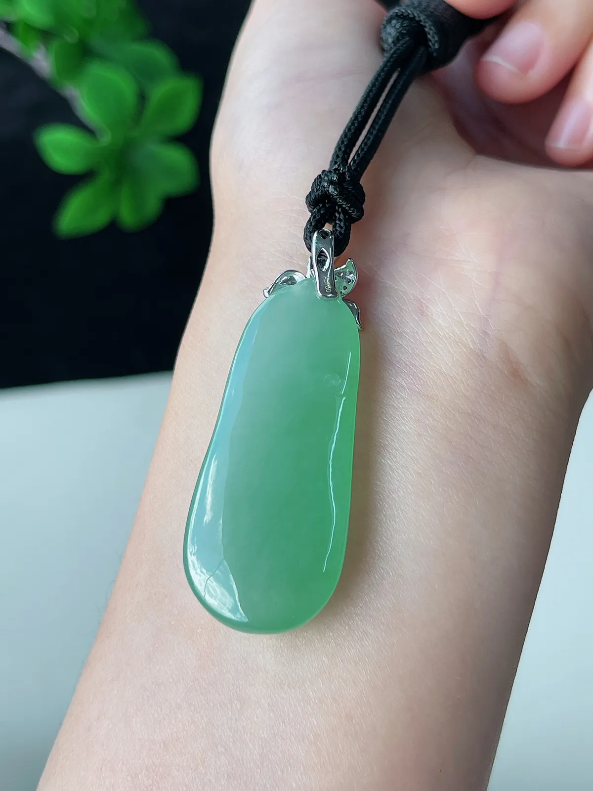 翡翠冰糯种浅绿色胶胶润润福瓜