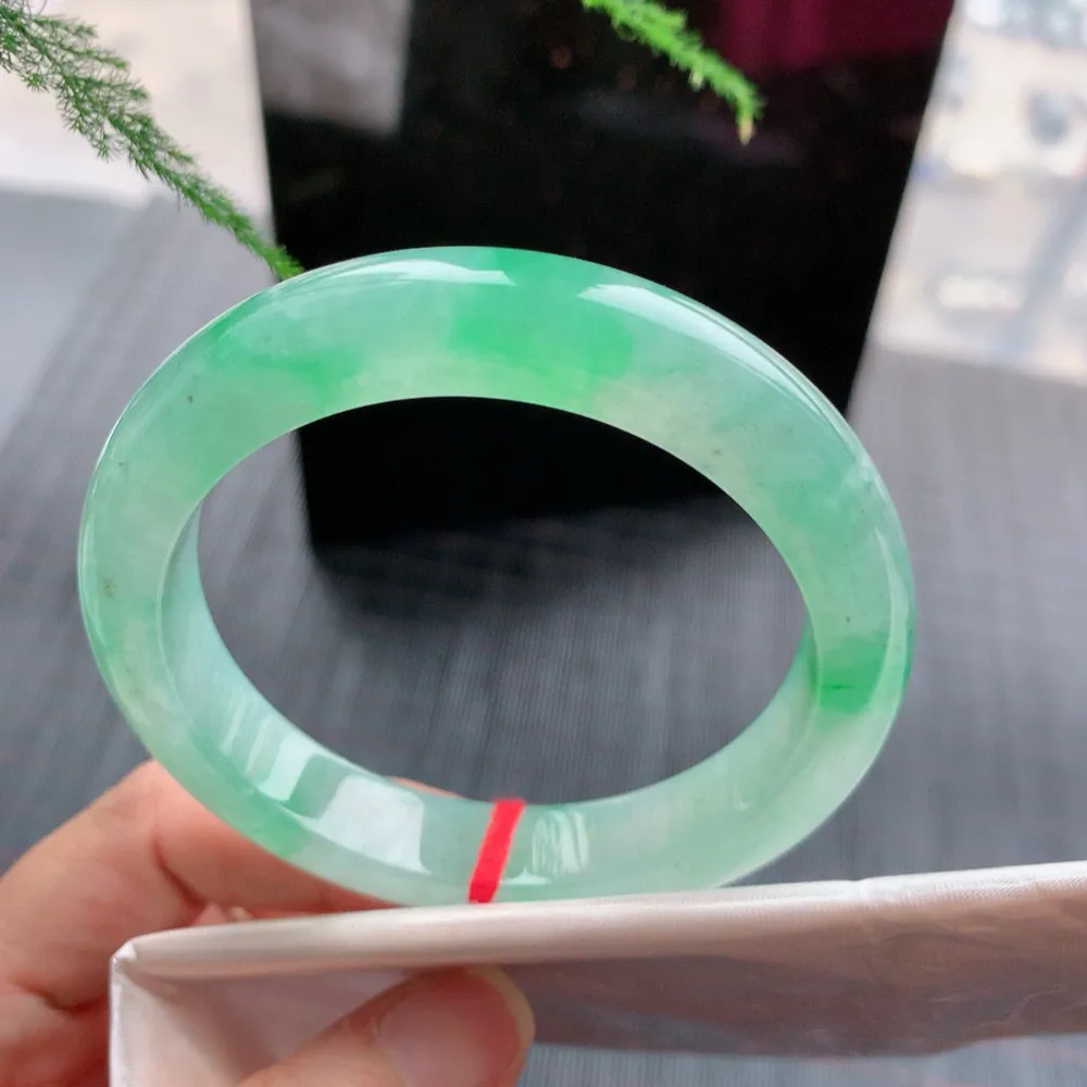 正圈高冰阳绿 无瑕 尺寸:56.7/11.5/8.6 种色俱佳