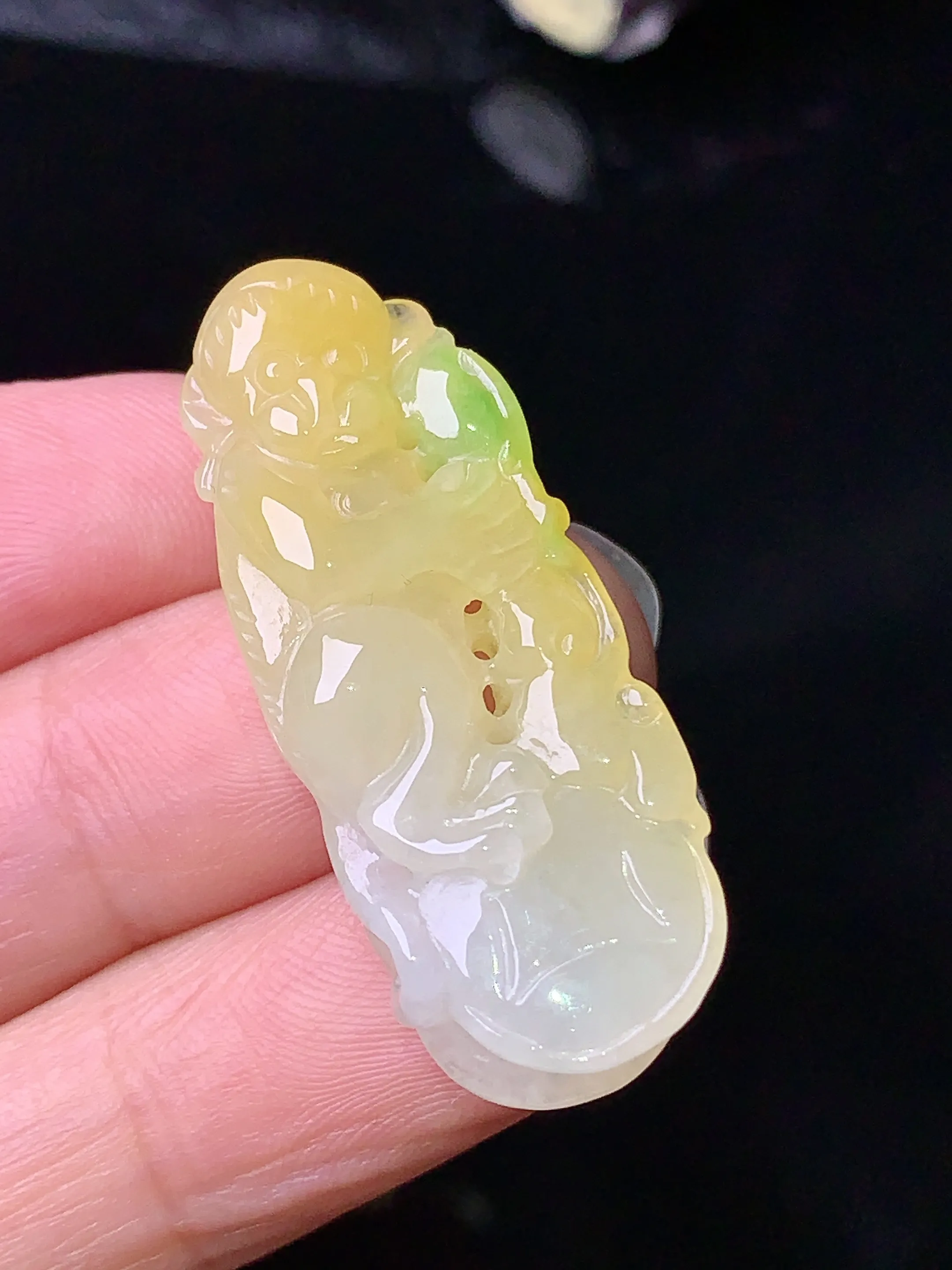 黄翡猴吊坠 玉质细腻 色泽清新艳丽 整体尺寸35.3*14*8