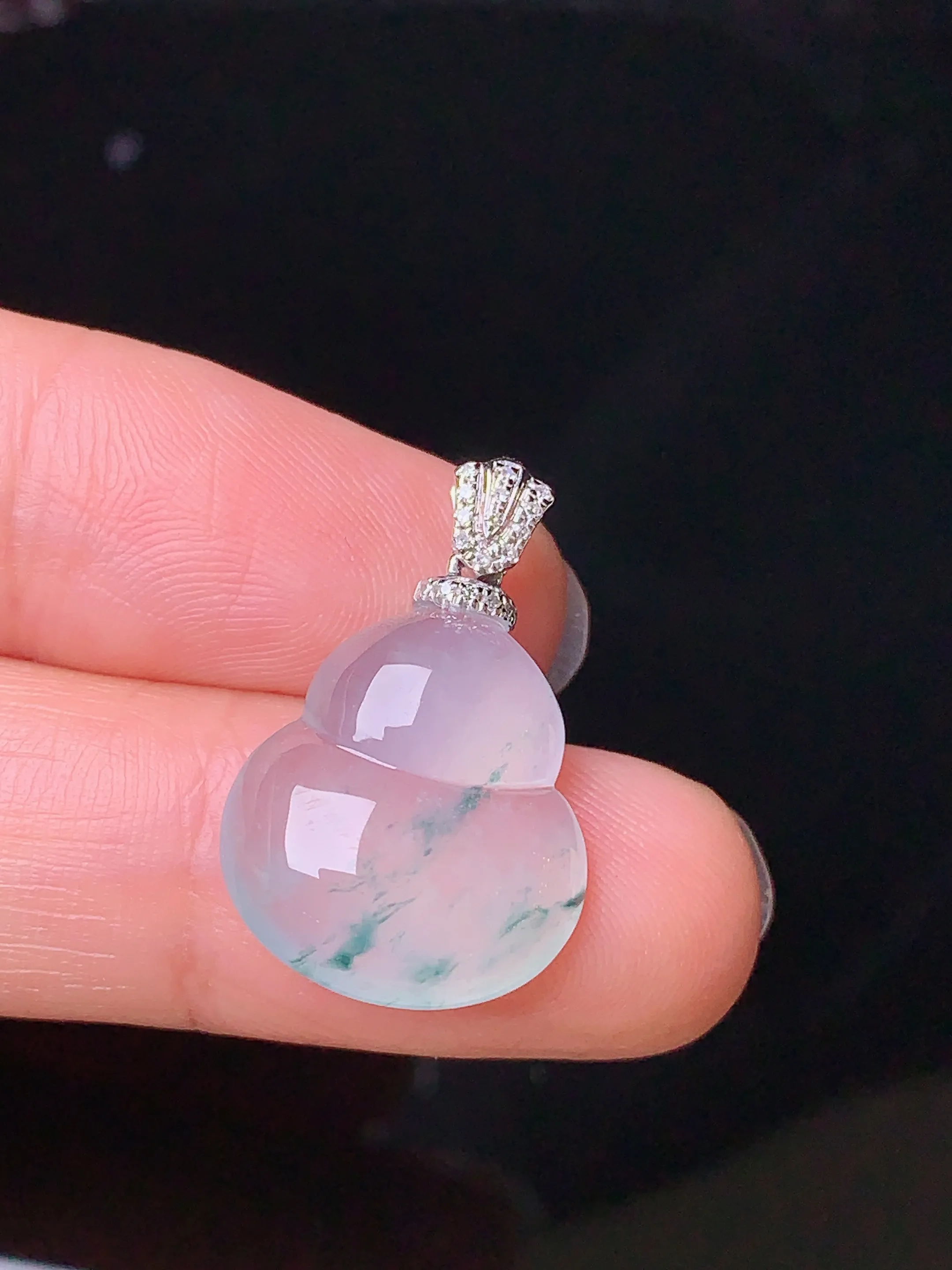 18k金钻镶嵌冰种葫芦吊坠 玉质细腻 色泽艳丽 整体尺寸23.3*15*4.6