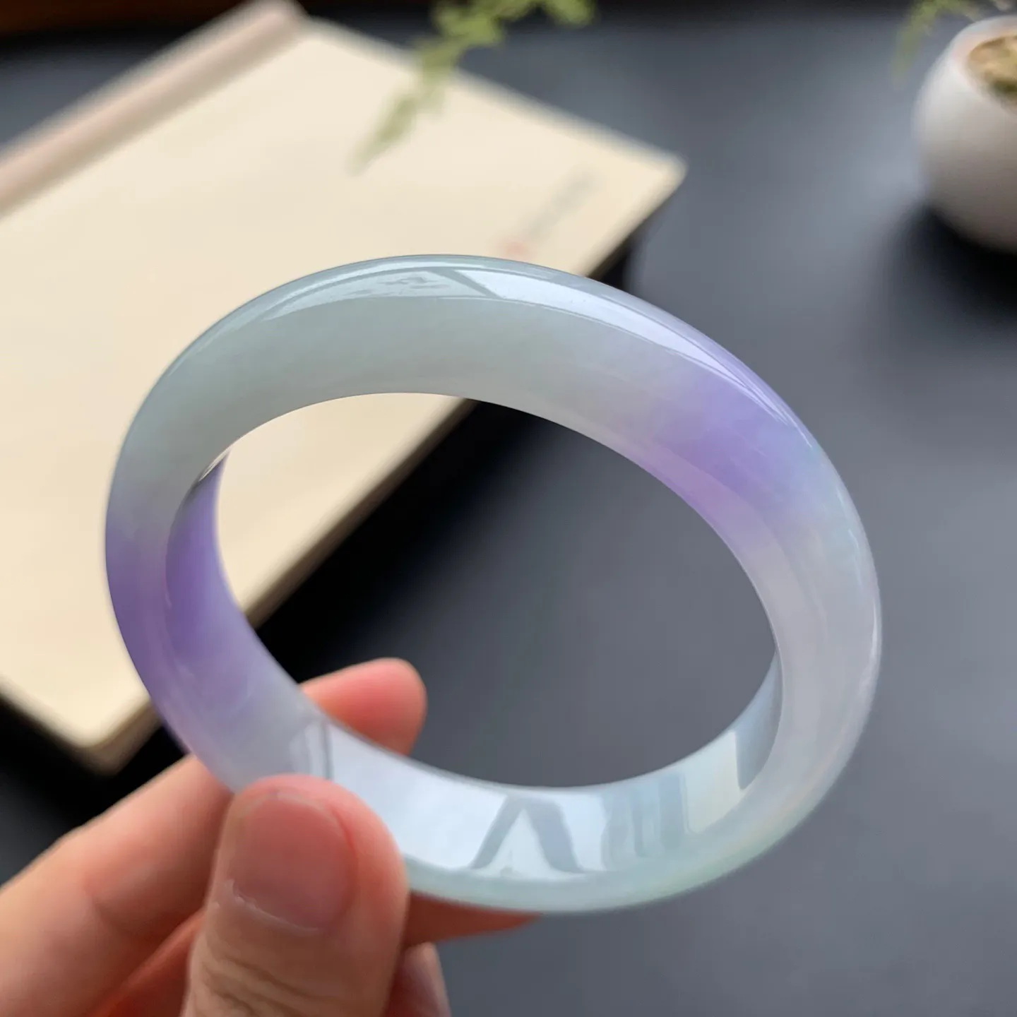 50圈口紫罗兰正圈手镯 尺寸：50-12.5-7.5，无纹裂，细腻光滑，色泽浓郁